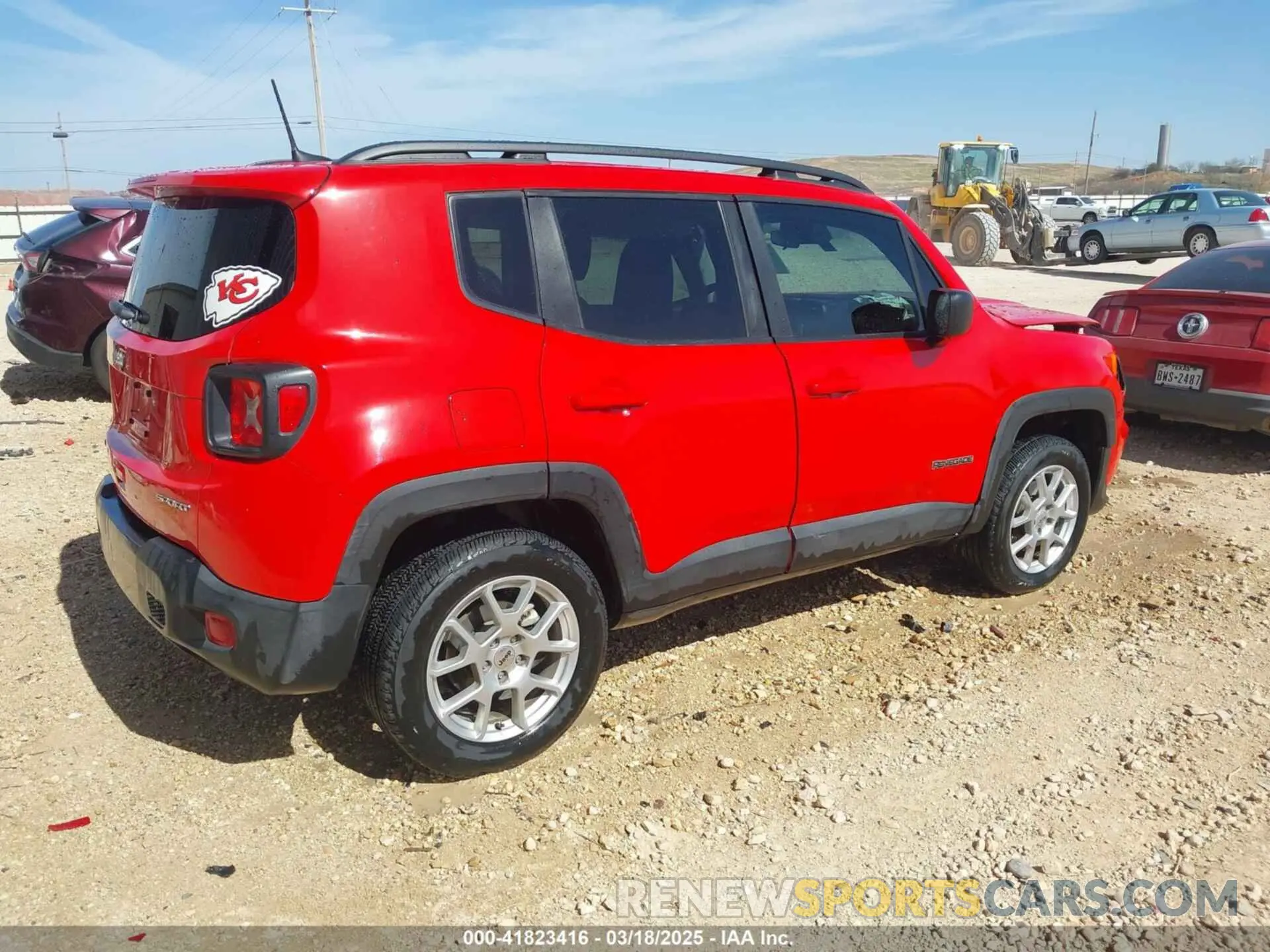 4 fotografías del automóvil dañado ZACNJDA19NPN47543 JEEP RENEGADE 2022