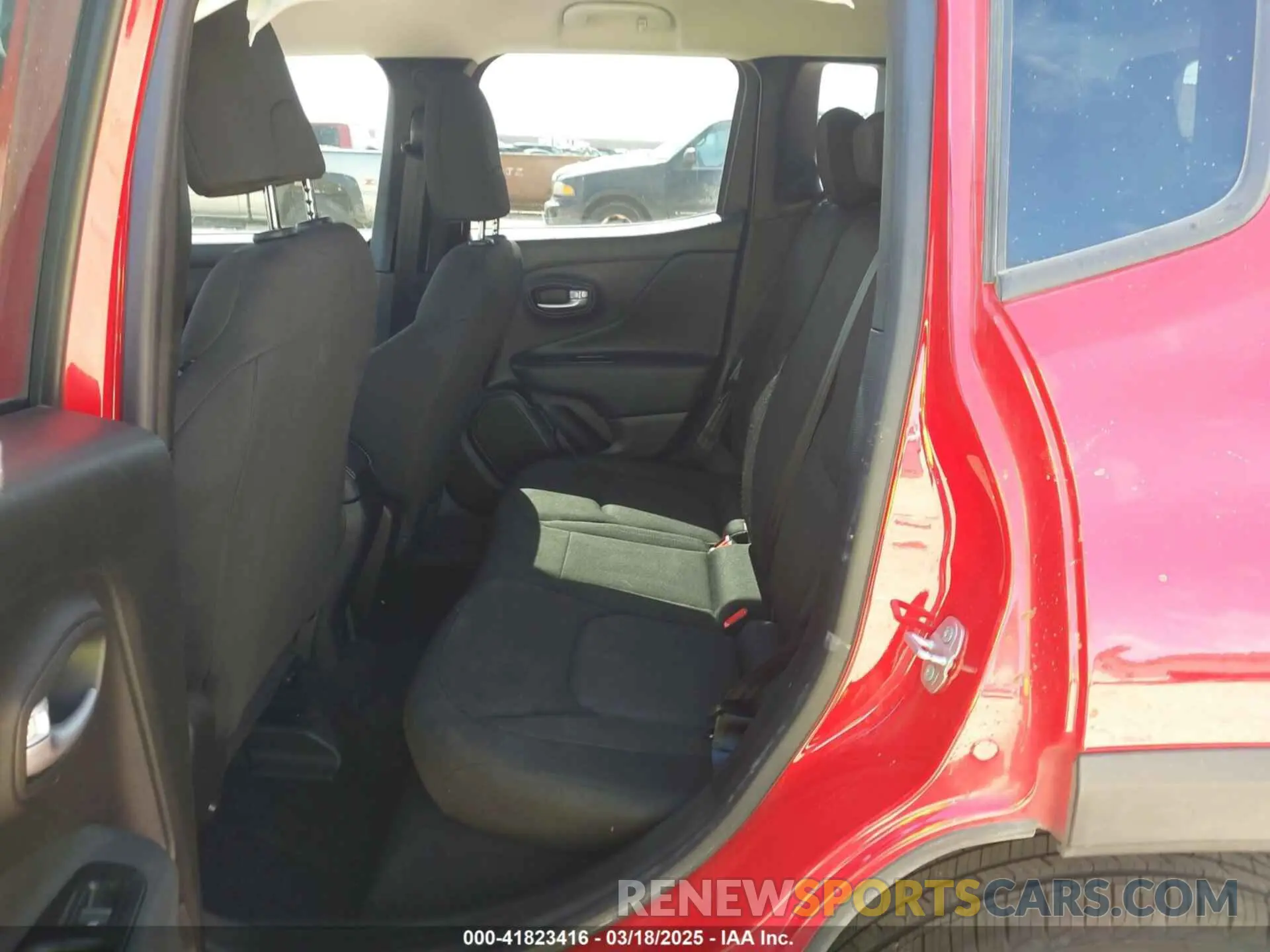 8 fotografías del automóvil dañado ZACNJDA19NPN47543 JEEP RENEGADE 2022