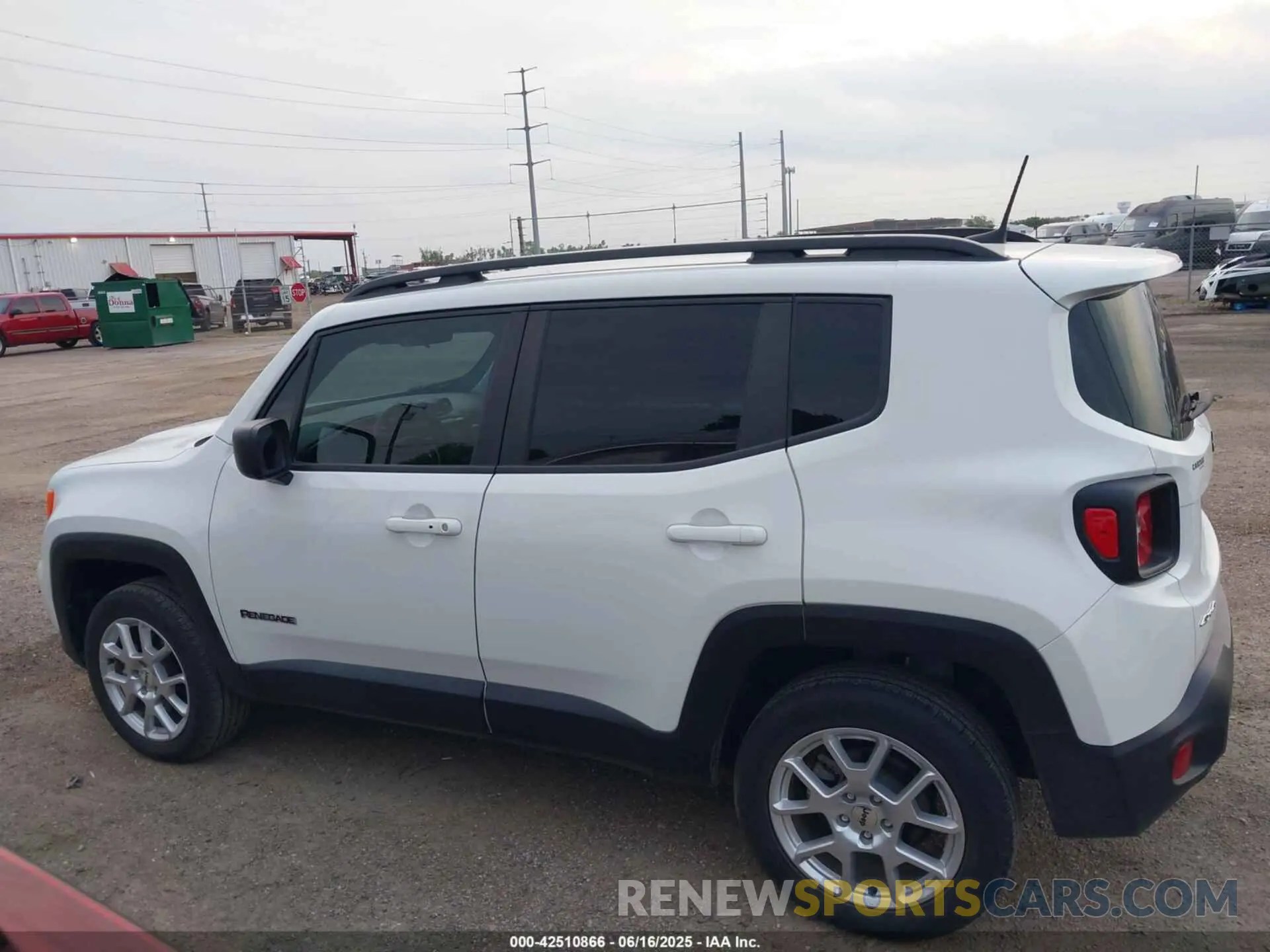 14 fotografías del automóvil dañado ZACNJDB10NPN91087 JEEP RENEGADE 2022