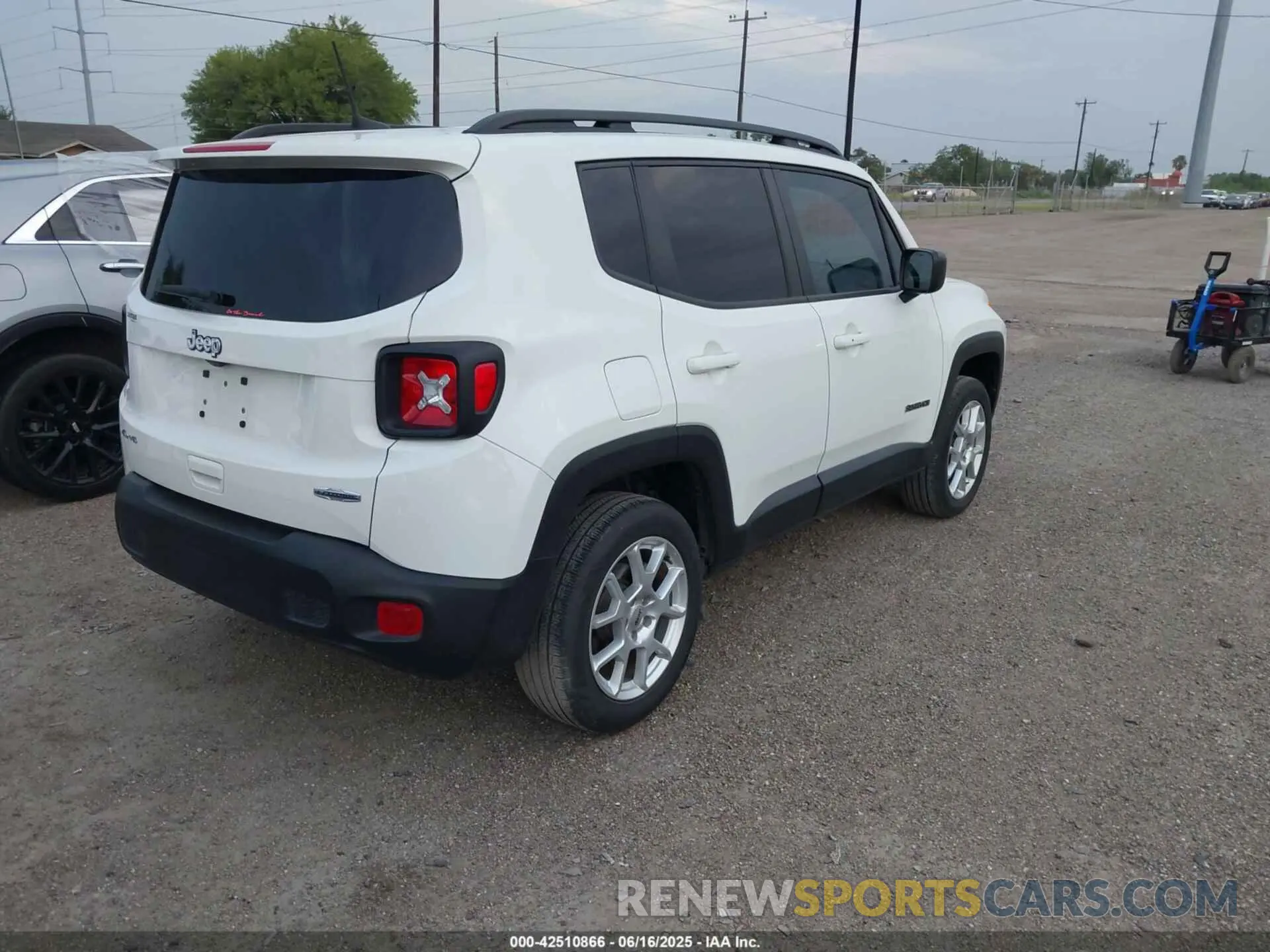 4 fotografías del automóvil dañado ZACNJDB10NPN91087 JEEP RENEGADE 2022