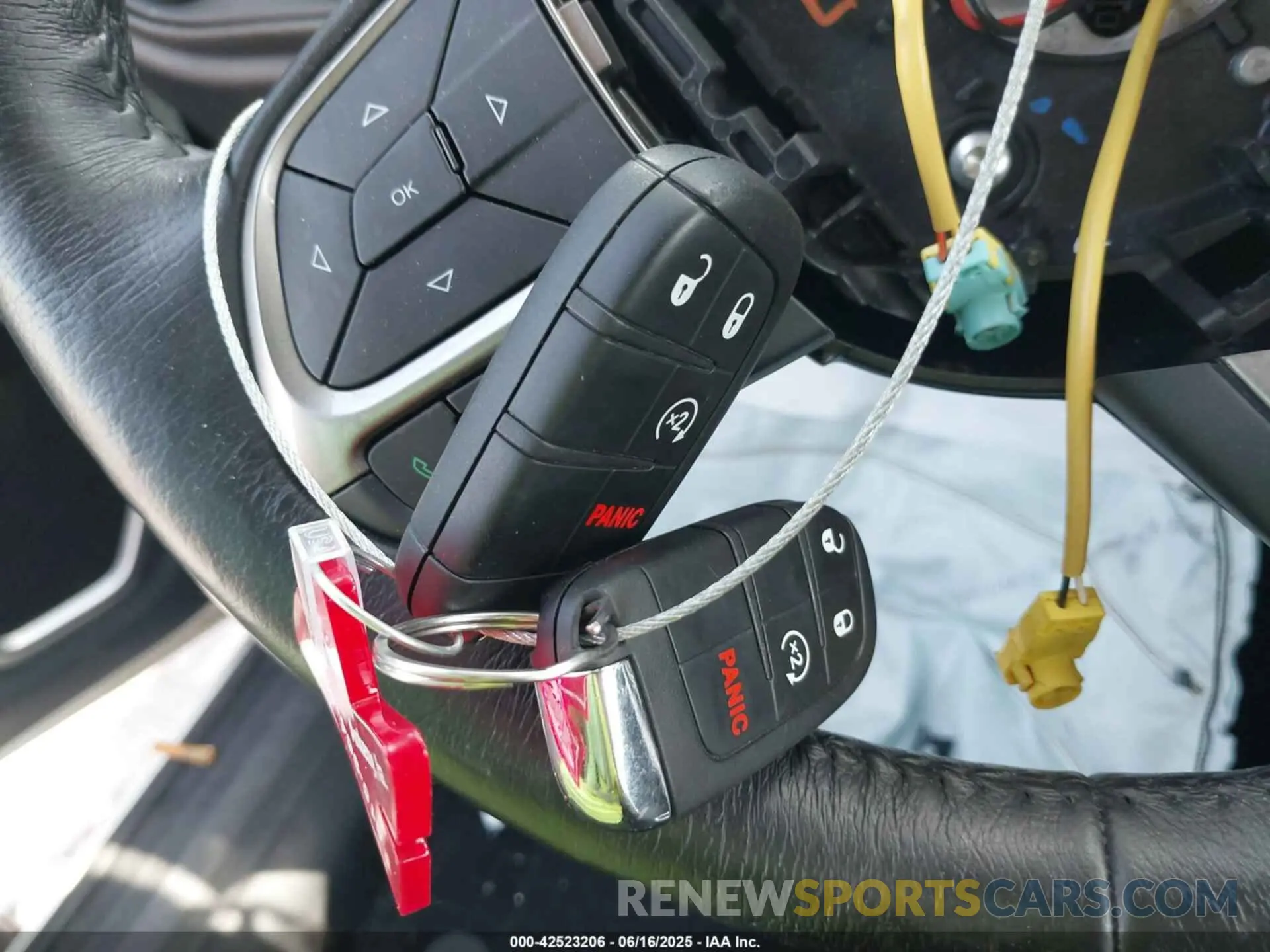 11 fotografías del automóvil dañado ZACNJDB11NPN44179 JEEP RENEGADE 2022