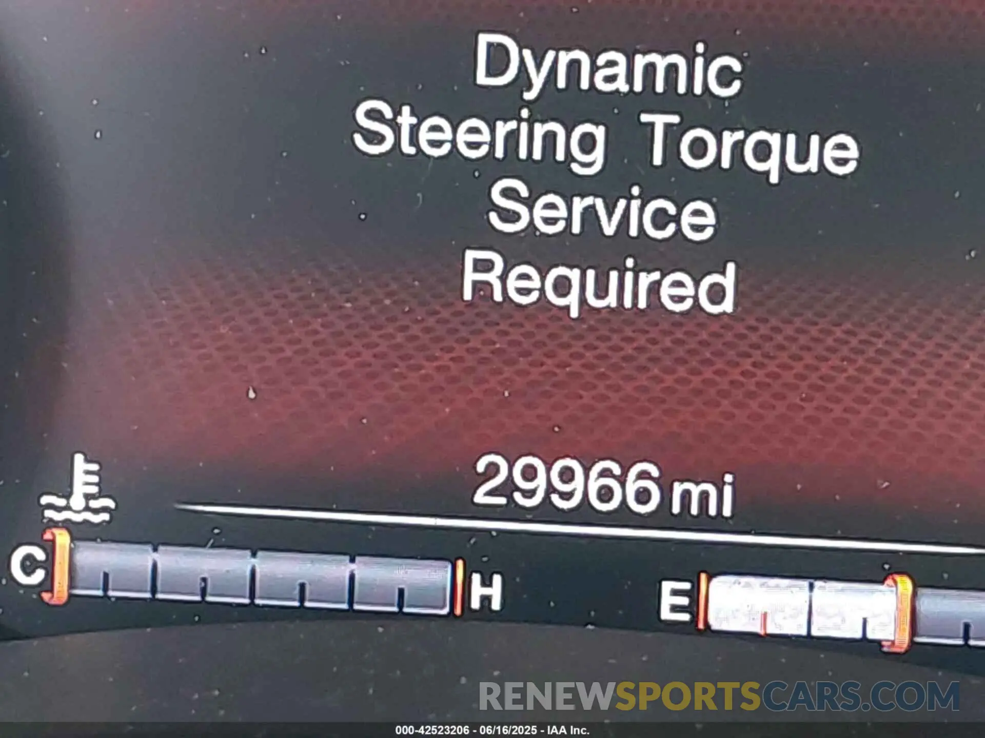 15 fotografías del automóvil dañado ZACNJDB11NPN44179 JEEP RENEGADE 2022
