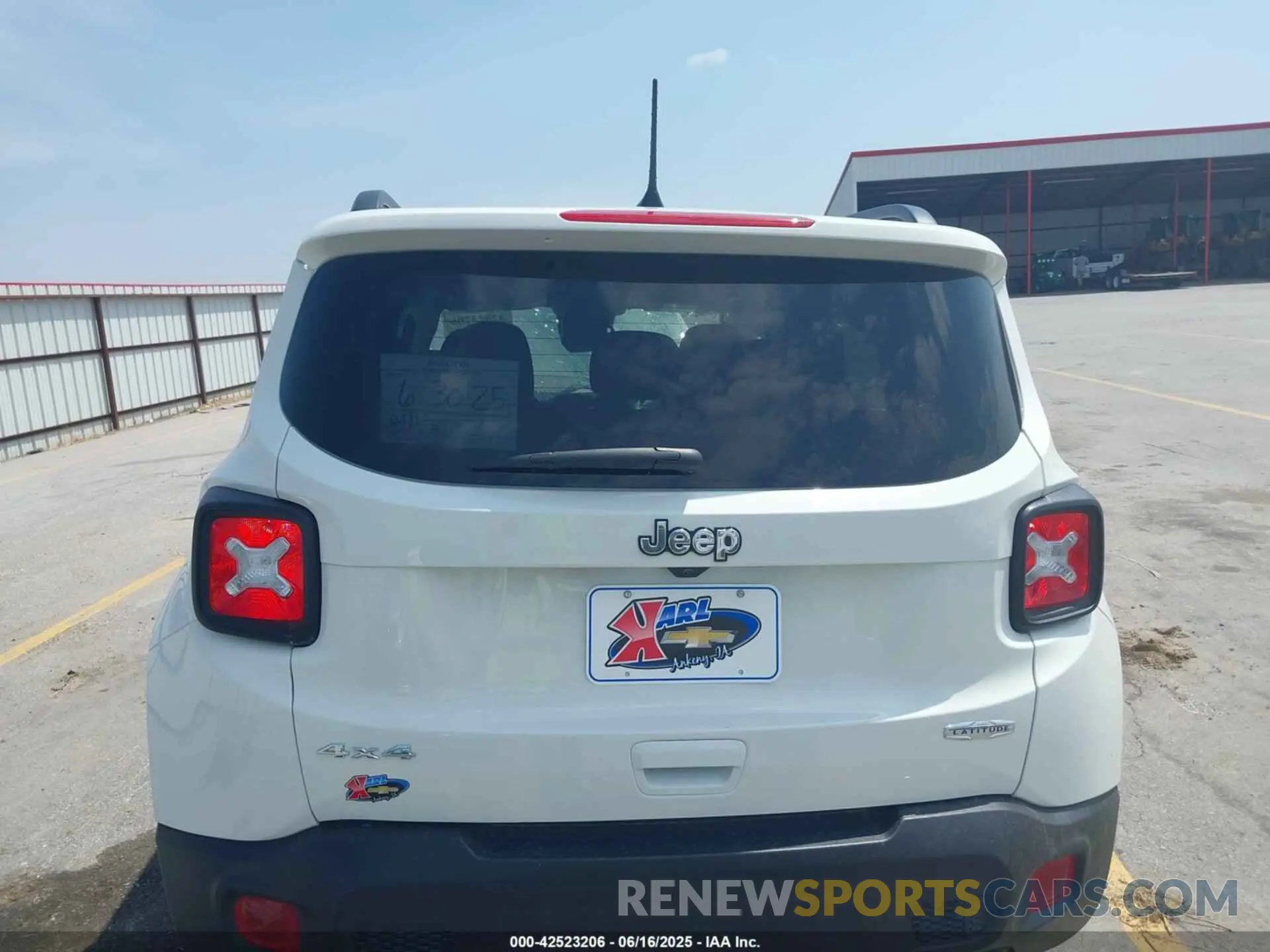 16 fotografías del automóvil dañado ZACNJDB11NPN44179 JEEP RENEGADE 2022