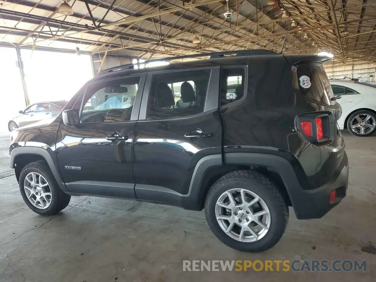 2 fotografías del automóvil dañado ZACNJDB15NPN60028 JEEP RENEGADE 2022