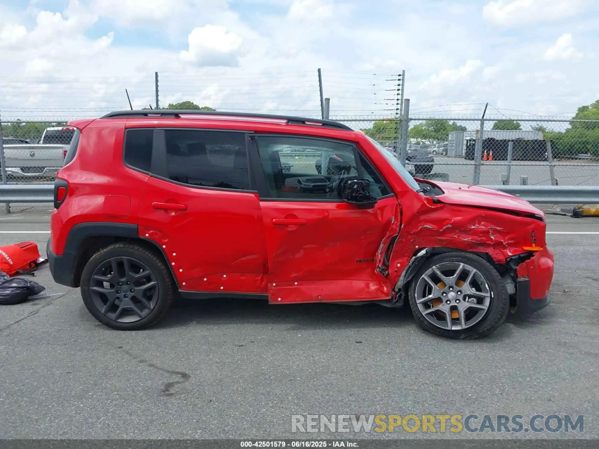 13 fotografías del automóvil dañado ZACNJDB16NPN82636 JEEP RENEGADE 2022