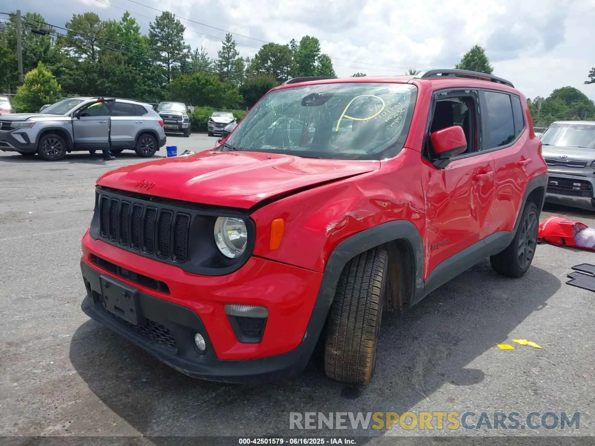 2 fotografías del automóvil dañado ZACNJDB16NPN82636 JEEP RENEGADE 2022