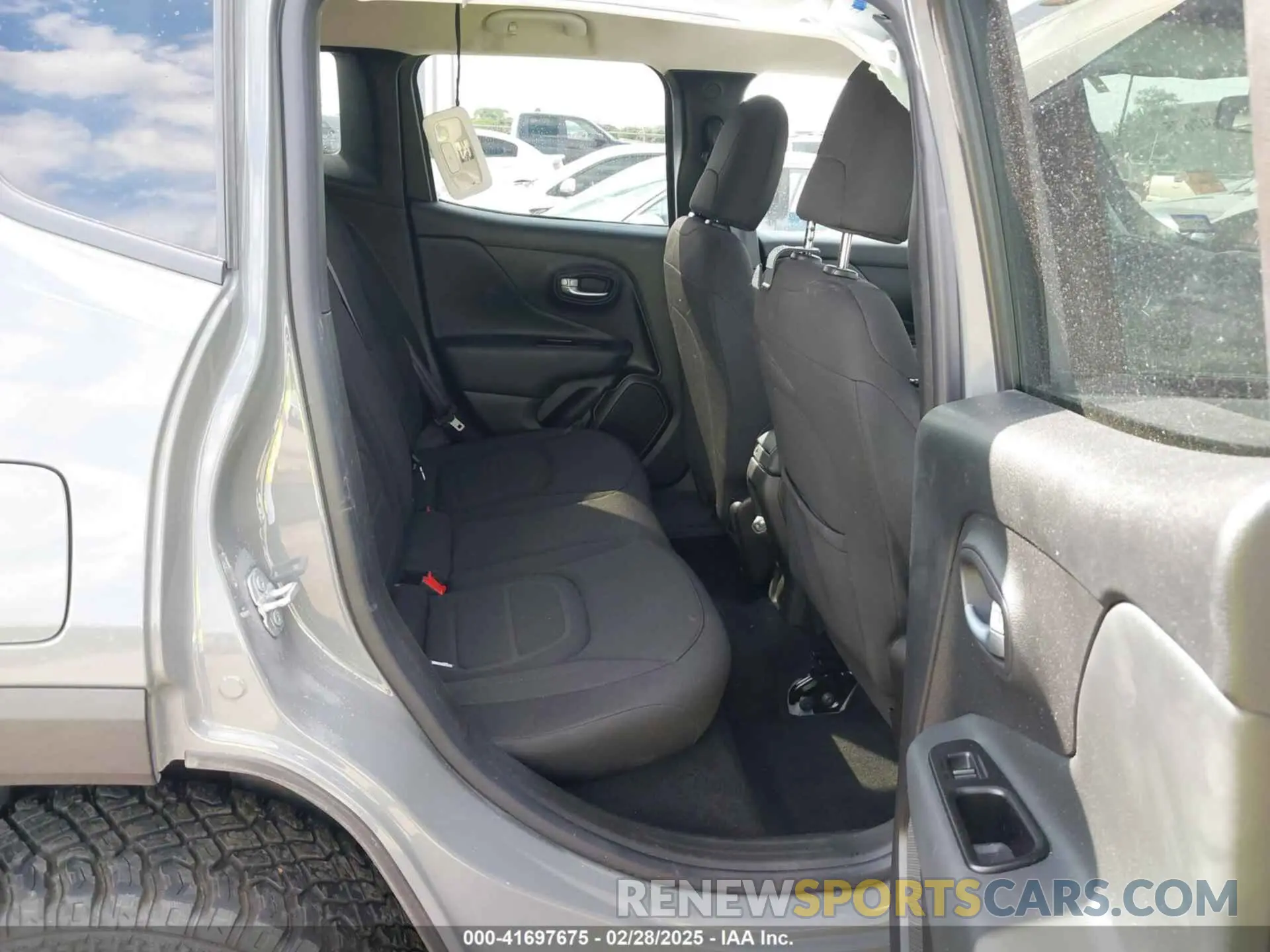8 fotografías del automóvil dañado ZACNJDB17NPN48608 JEEP RENEGADE 2022