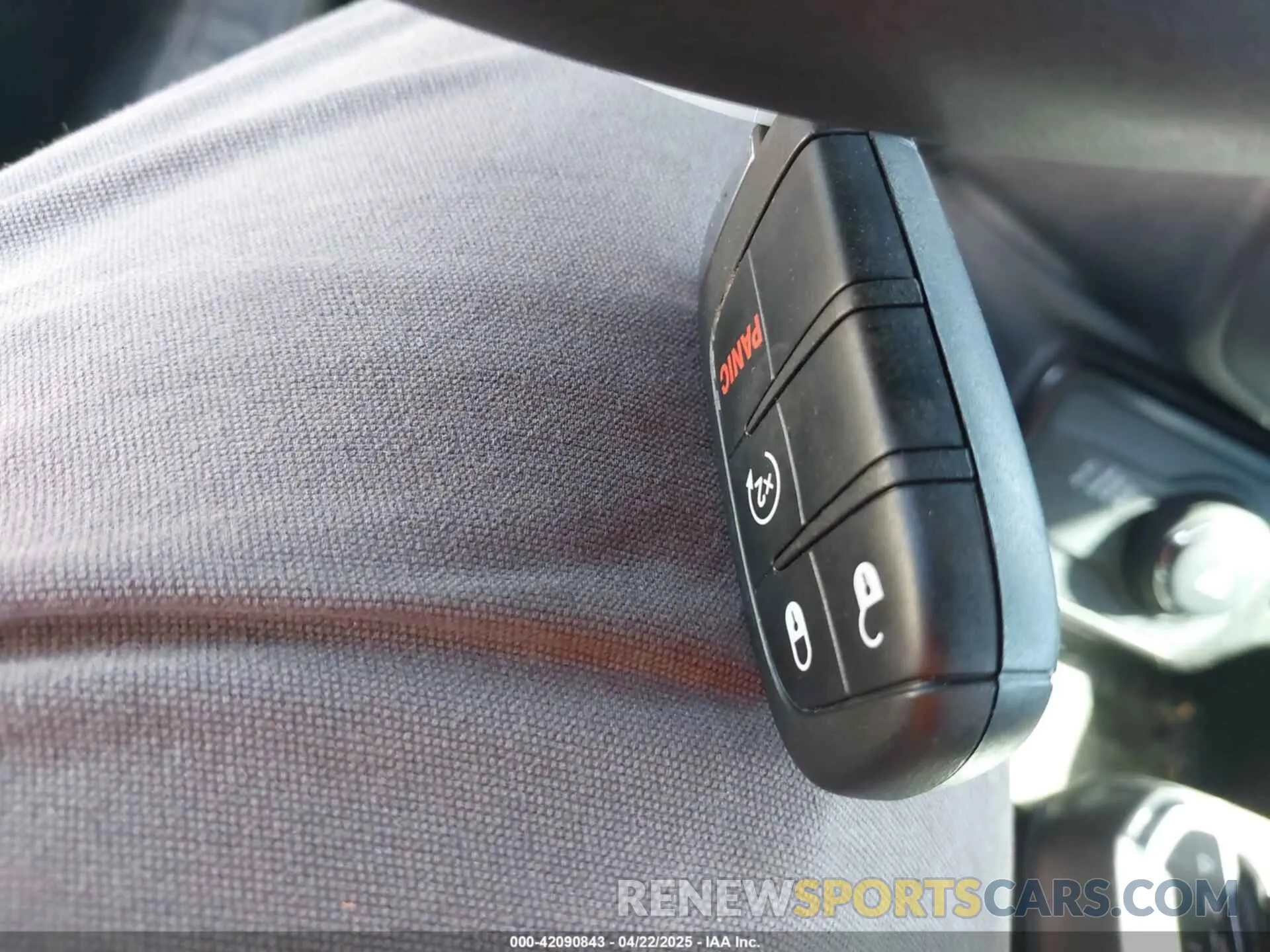 11 fotografías del automóvil dañado ZACNJDB19NPN80668 JEEP RENEGADE 2022