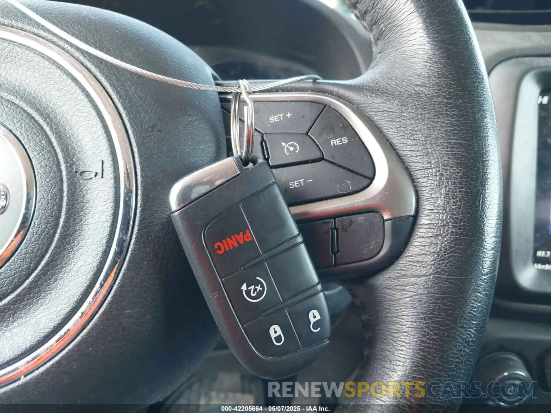 11 fotografías del automóvil dañado ZACNJDB1XNPN46562 JEEP RENEGADE 2022