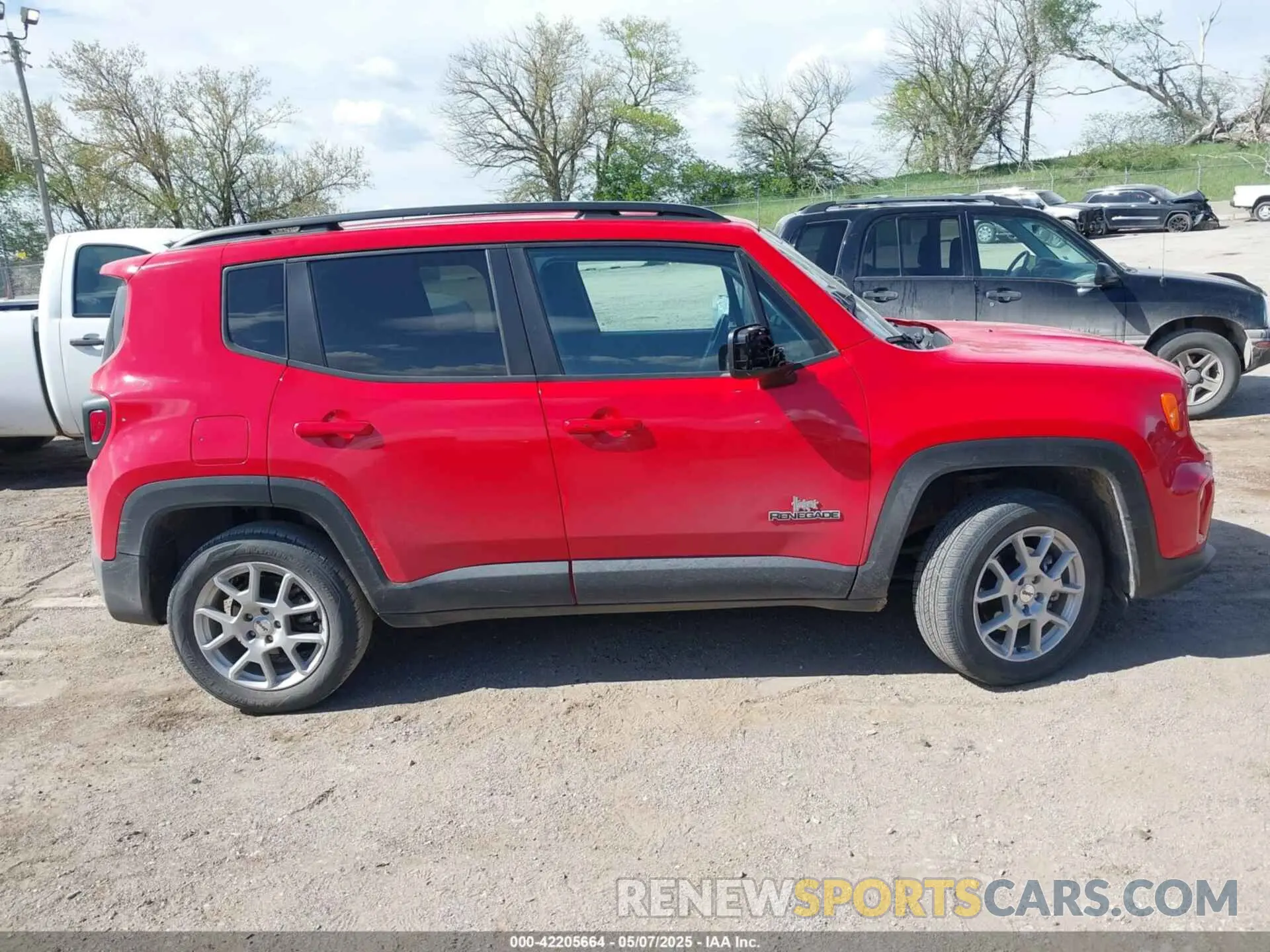 14 fotografías del automóvil dañado ZACNJDB1XNPN46562 JEEP RENEGADE 2022