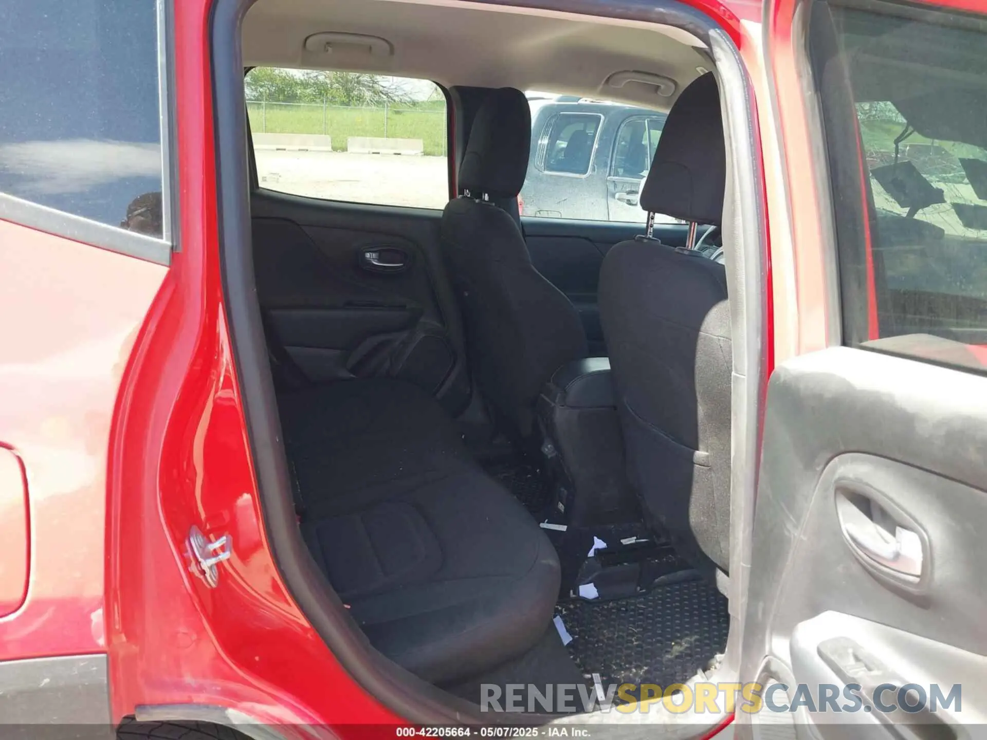 8 fotografías del automóvil dañado ZACNJDB1XNPN46562 JEEP RENEGADE 2022