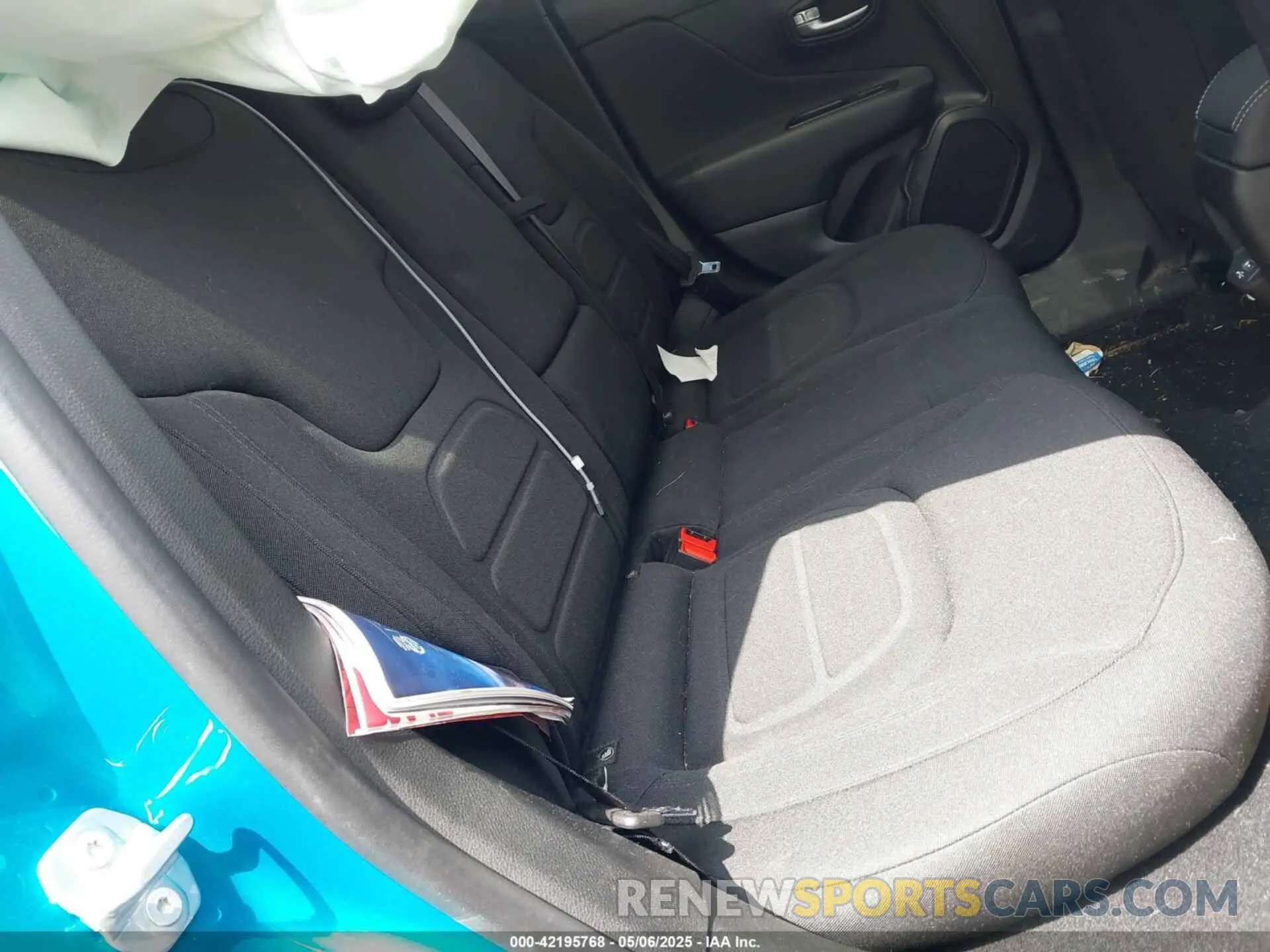 8 fotografías del automóvil dañado ZACNJDB1XNPN66679 JEEP RENEGADE 2022