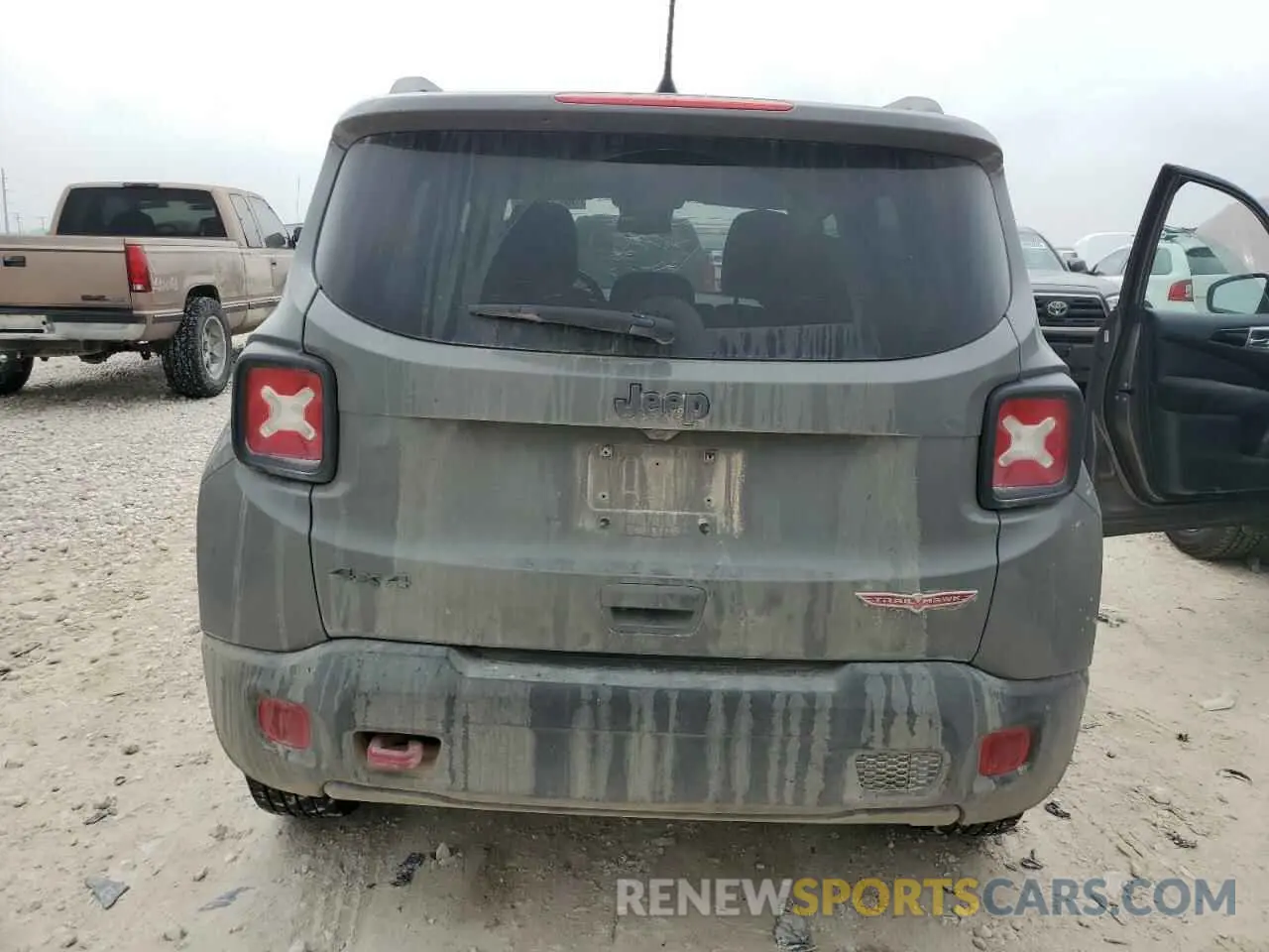 6 fotografías del automóvil dañado ZACNJDC14NPN63646 JEEP RENEGADE 2022
