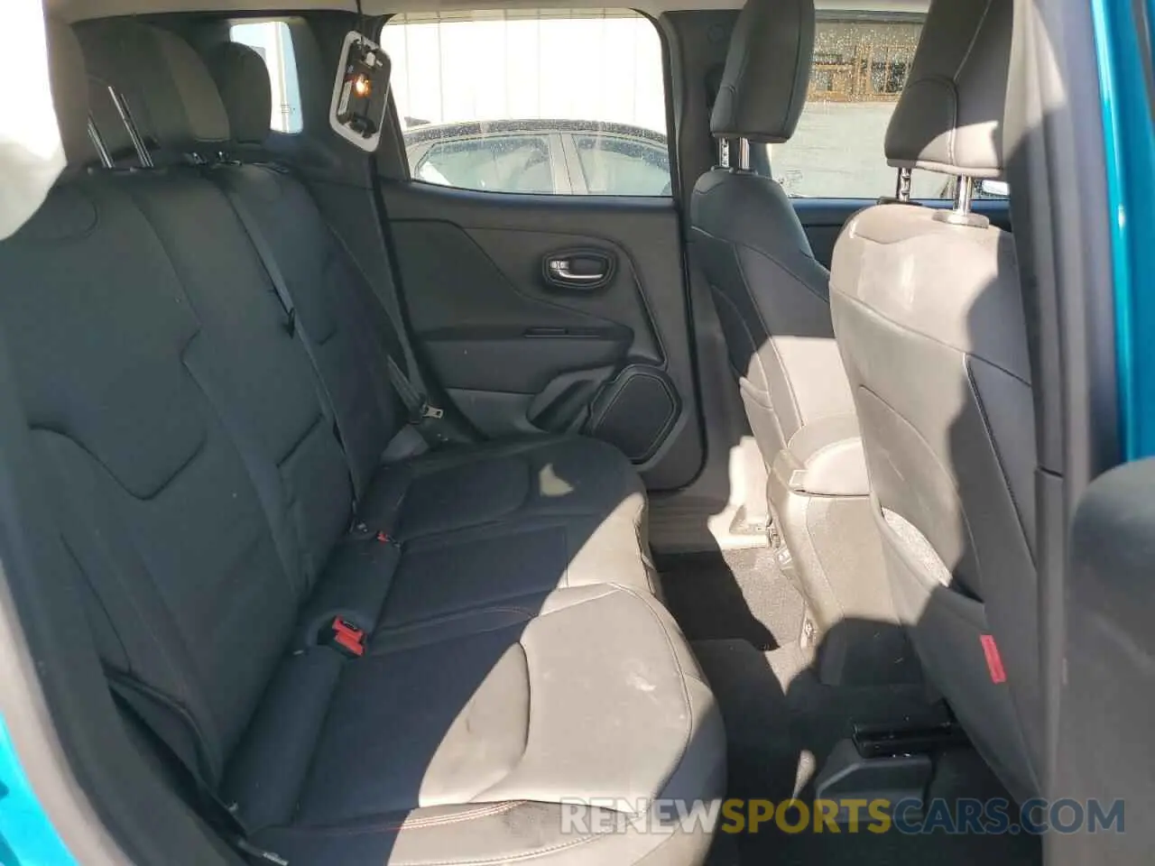 11 fotografías del automóvil dañado ZACNJDC19NPN67837 JEEP RENEGADE 2022
