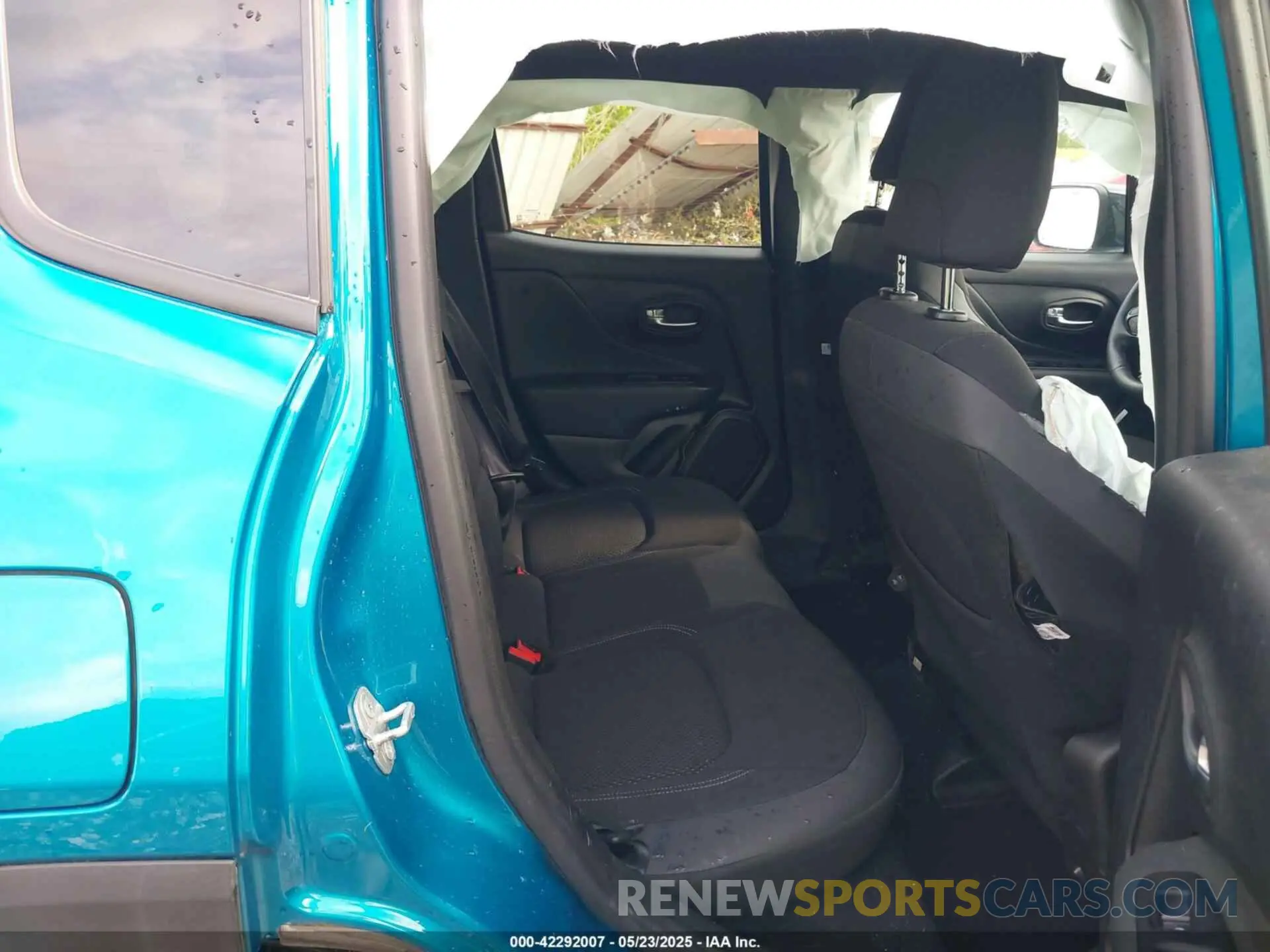 8 fotografías del automóvil dañado ZACNJDE1XNPN68198 JEEP RENEGADE 2022