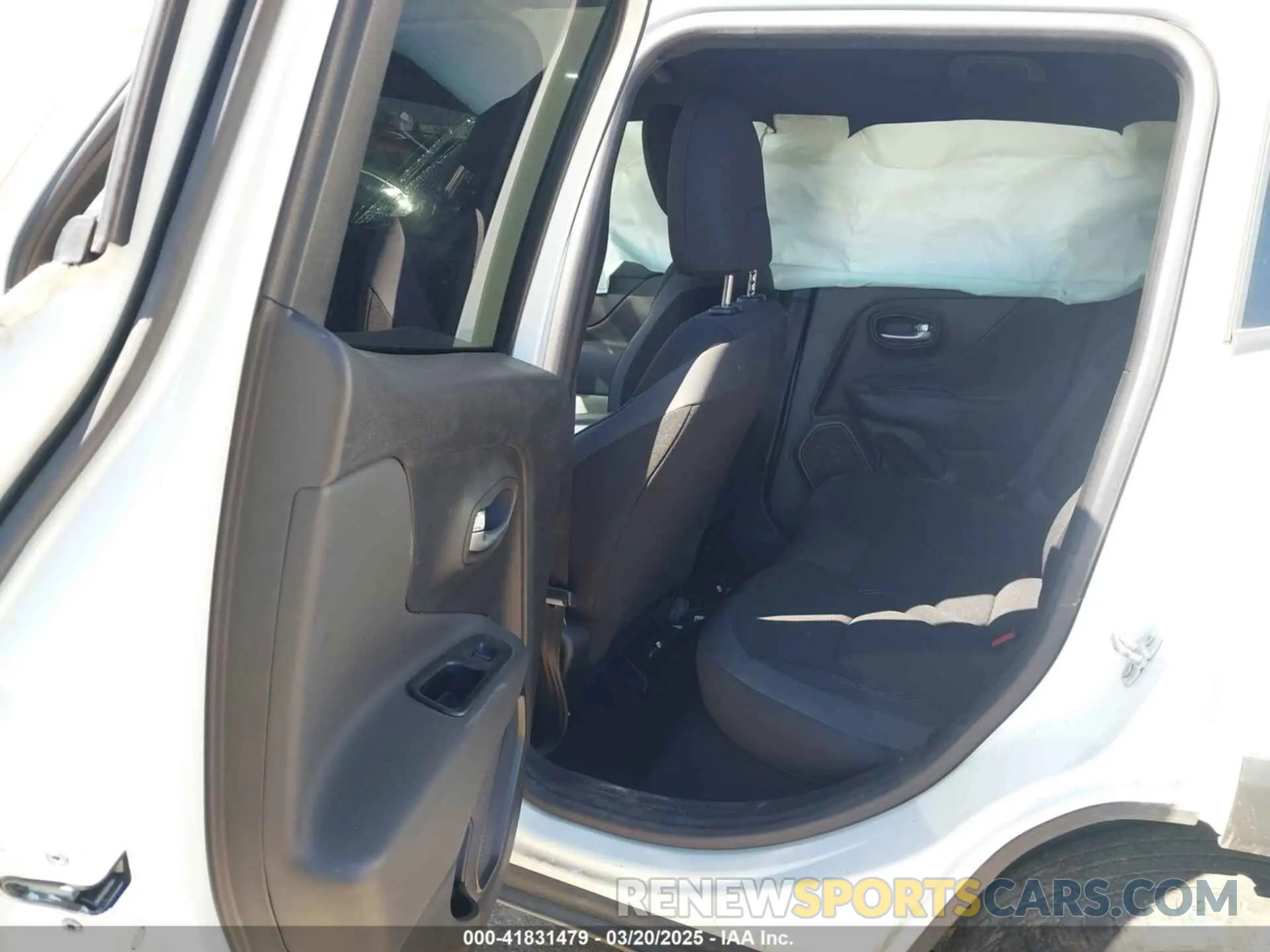8 fotografías del automóvil dañado ZACNJDE1XNPN71389 JEEP RENEGADE 2022
