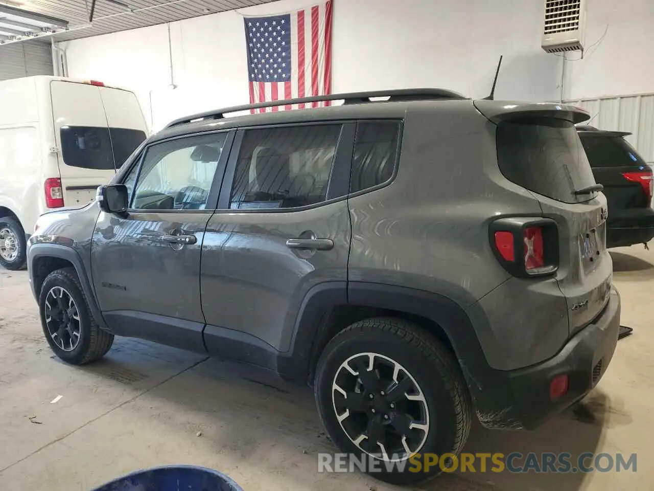 2 fotografías del automóvil dañado ZACNJDB11PPP44028 JEEP RENEGADE 2023