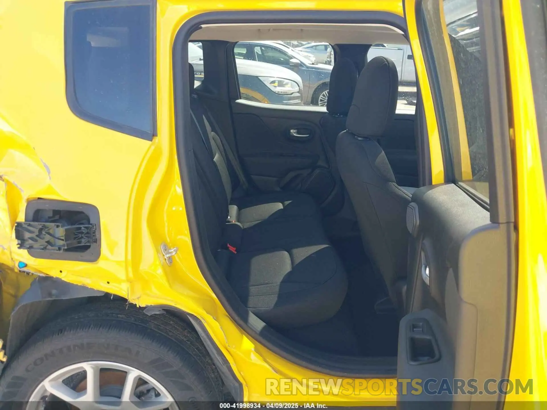 8 fotografías del automóvil dañado ZACNJDB11PPP62206 JEEP RENEGADE 2023