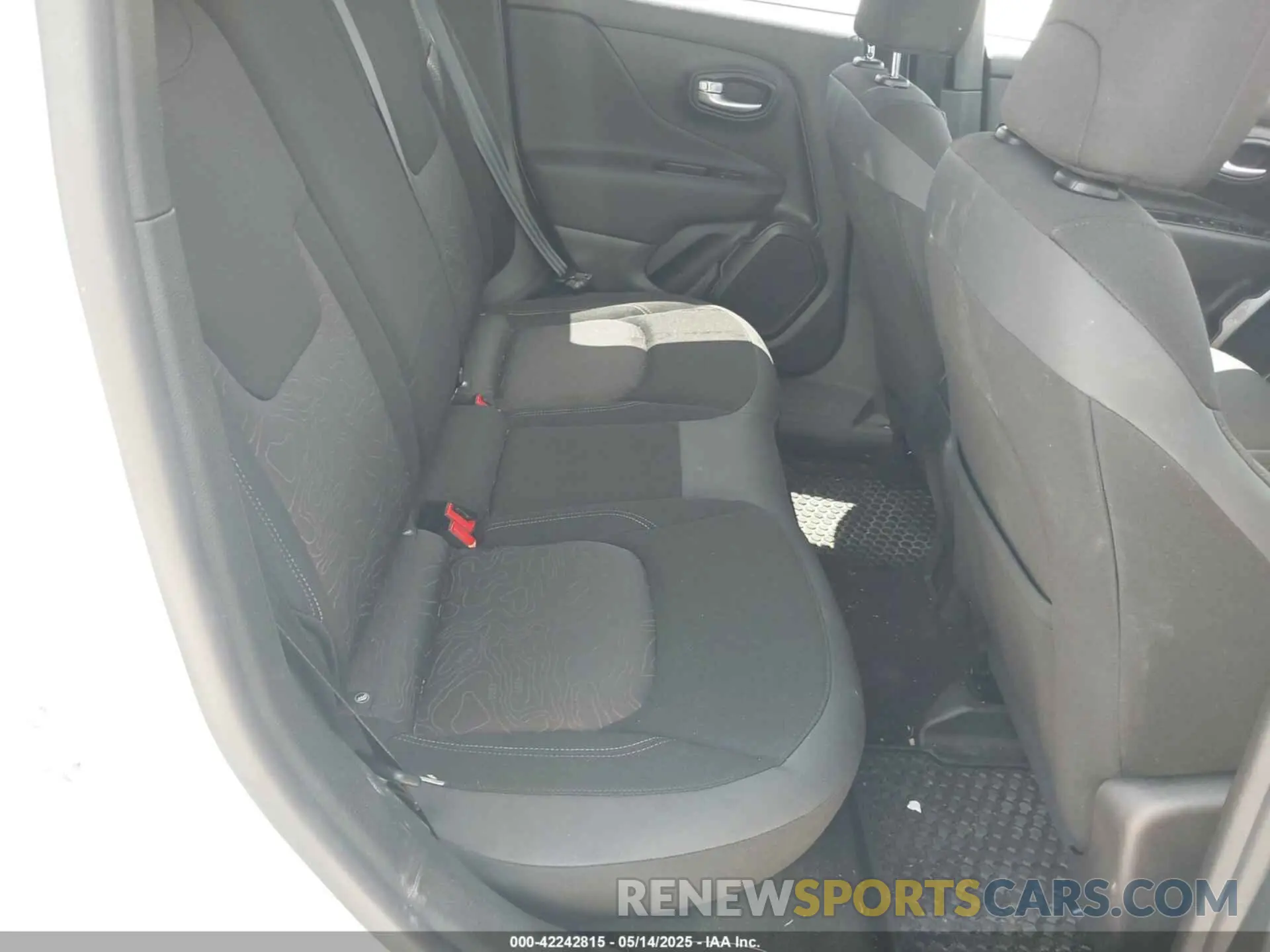 8 fotografías del automóvil dañado ZACNJDB12PPP39095 JEEP RENEGADE 2023