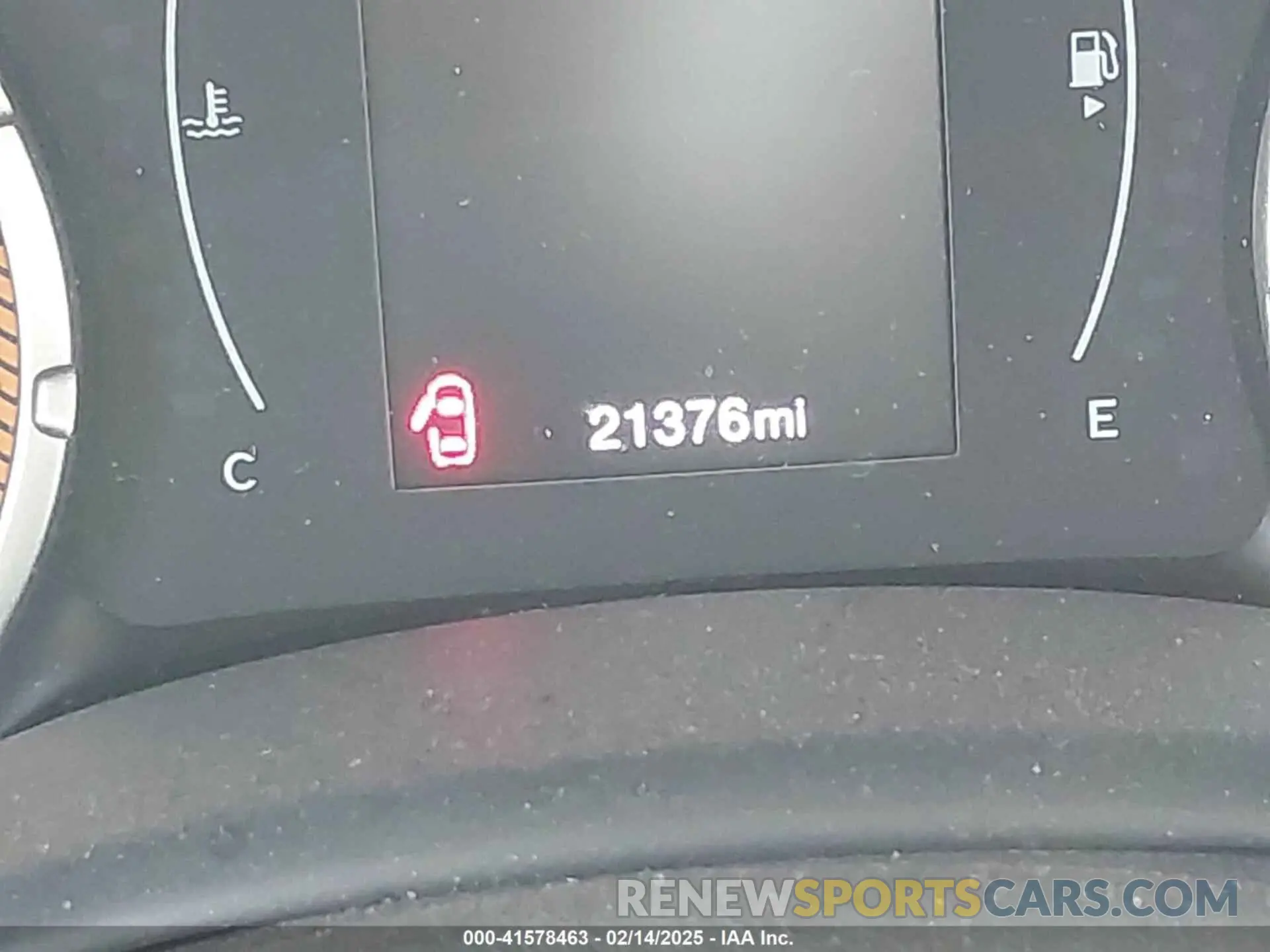 14 fotografías del automóvil dañado ZACNJDB12PPP60061 JEEP RENEGADE 2023