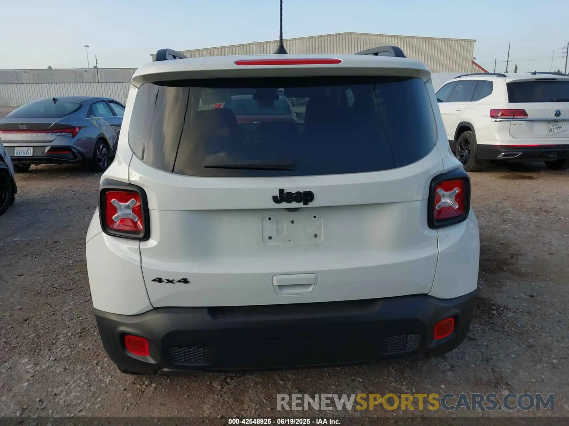 17 fotografías del automóvil dañado ZACNJDB12PPP72193 JEEP RENEGADE 2023
