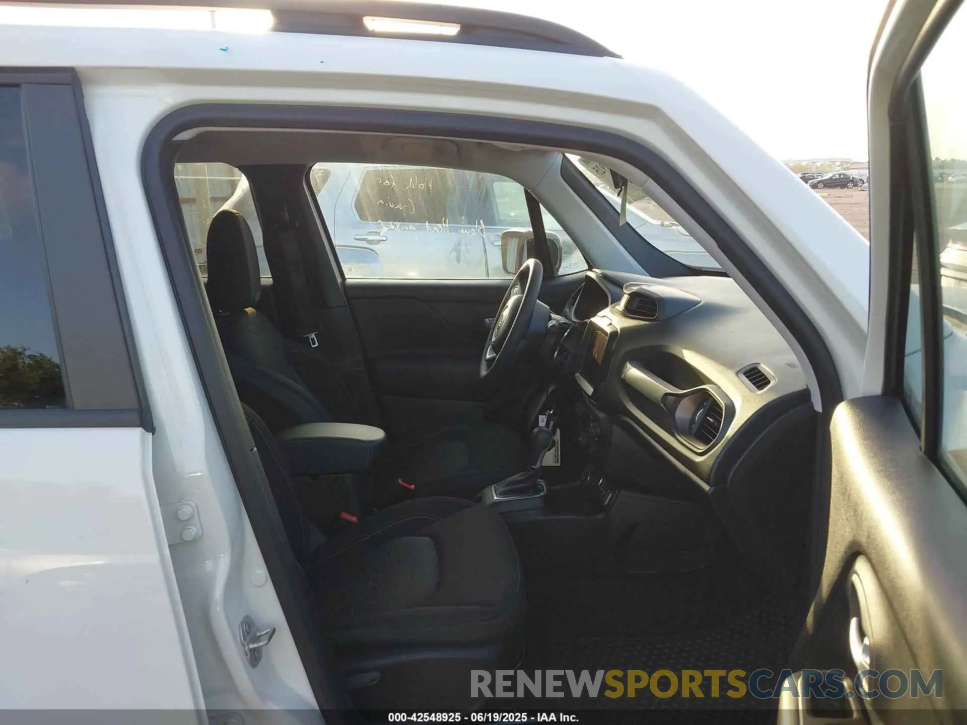 5 fotografías del automóvil dañado ZACNJDB12PPP72193 JEEP RENEGADE 2023