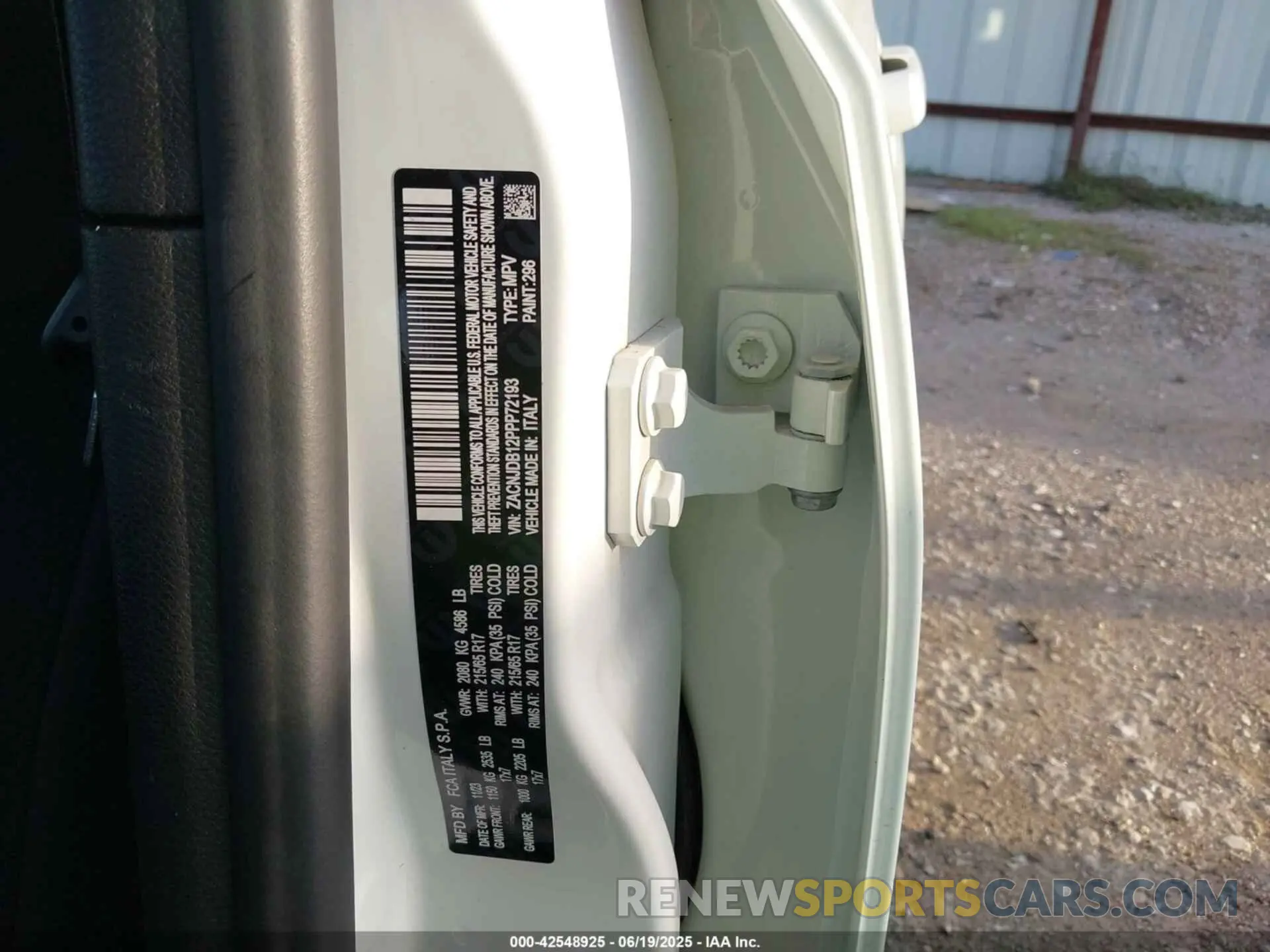 9 fotografías del automóvil dañado ZACNJDB12PPP72193 JEEP RENEGADE 2023