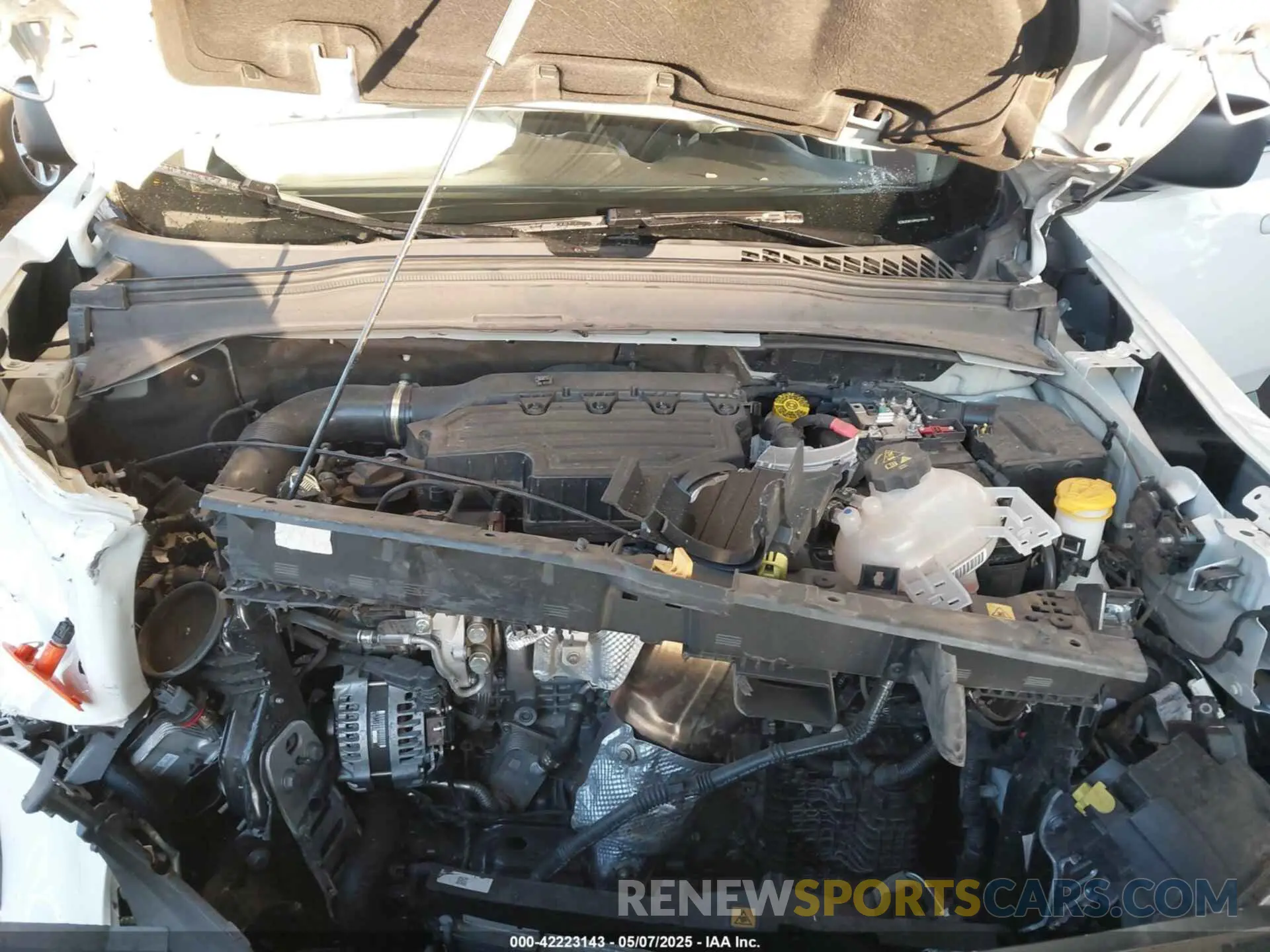 10 fotografías del automóvil dañado ZACNJDB13PPP32981 JEEP RENEGADE 2023