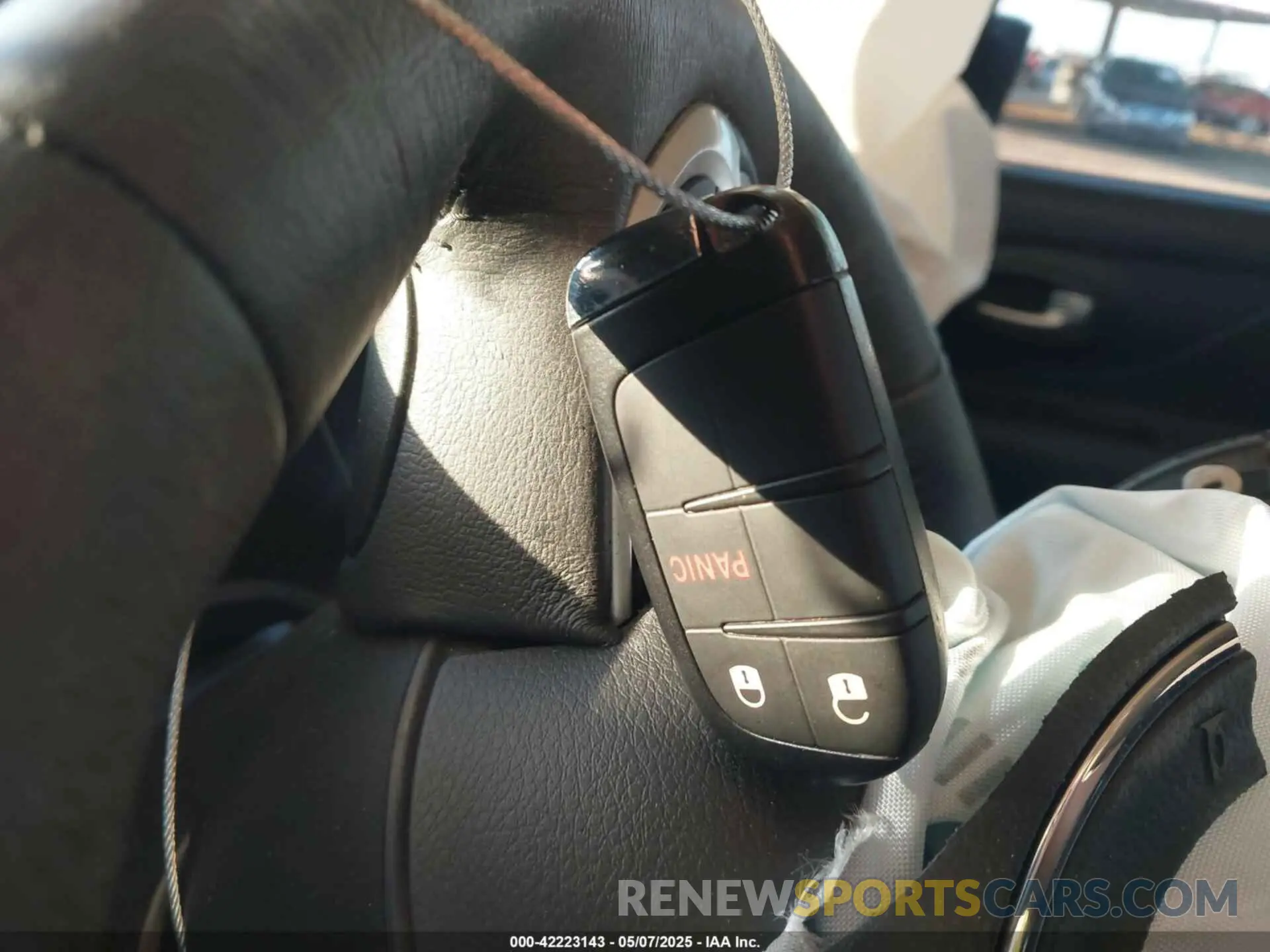 11 fotografías del automóvil dañado ZACNJDB13PPP32981 JEEP RENEGADE 2023