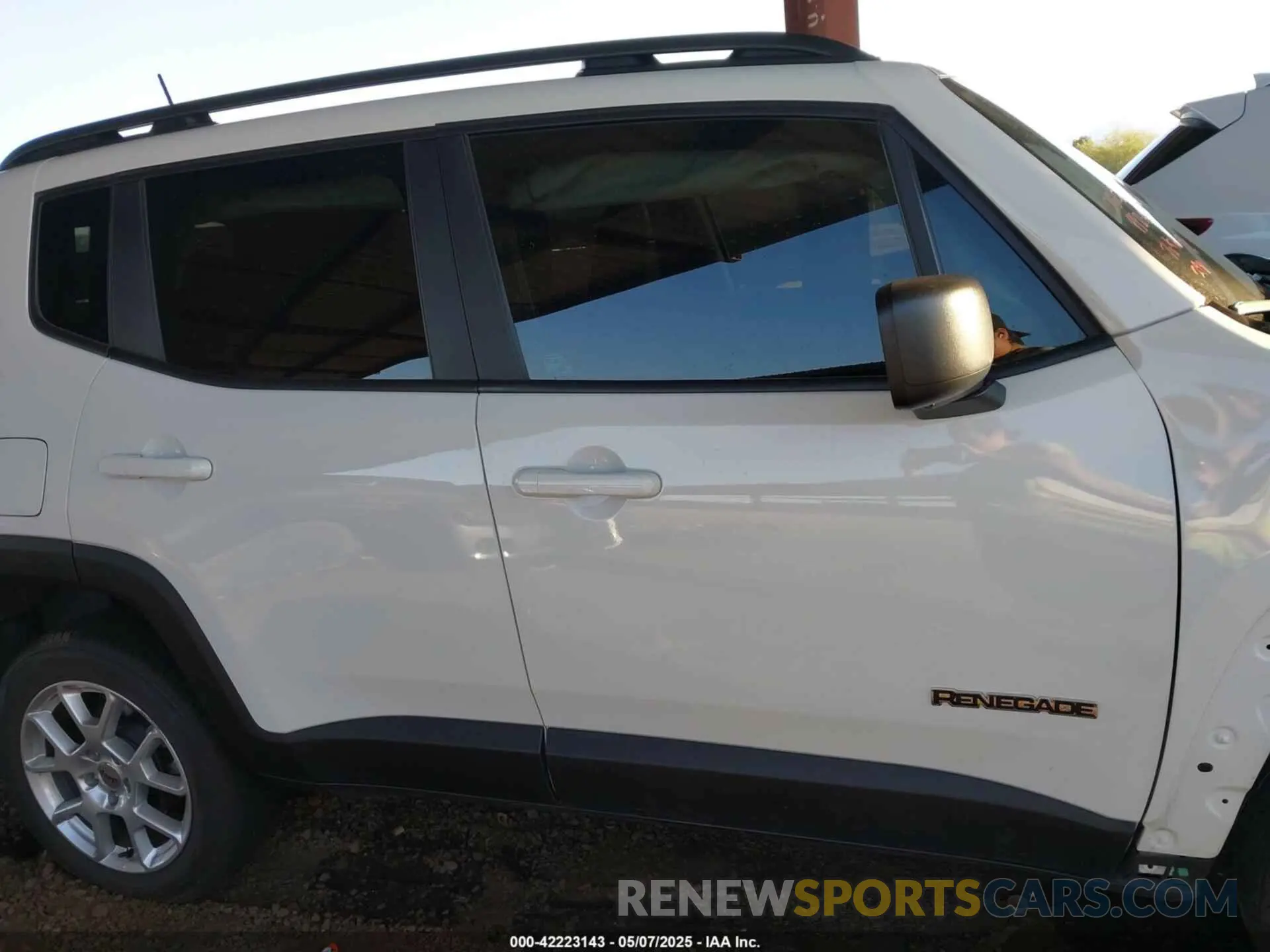 13 fotografías del automóvil dañado ZACNJDB13PPP32981 JEEP RENEGADE 2023