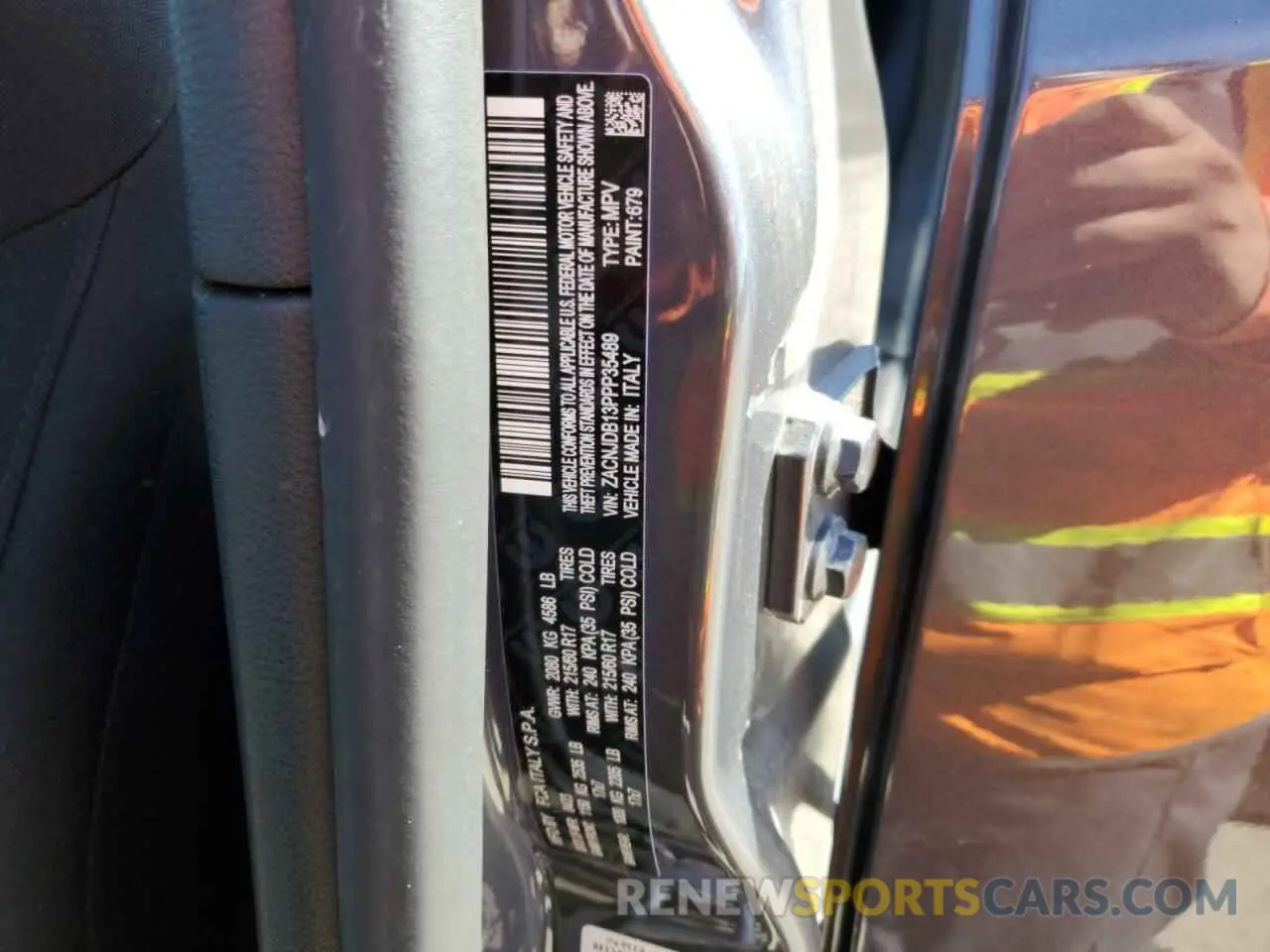12 fotografías del automóvil dañado ZACNJDB13PPP35489 JEEP RENEGADE 2023