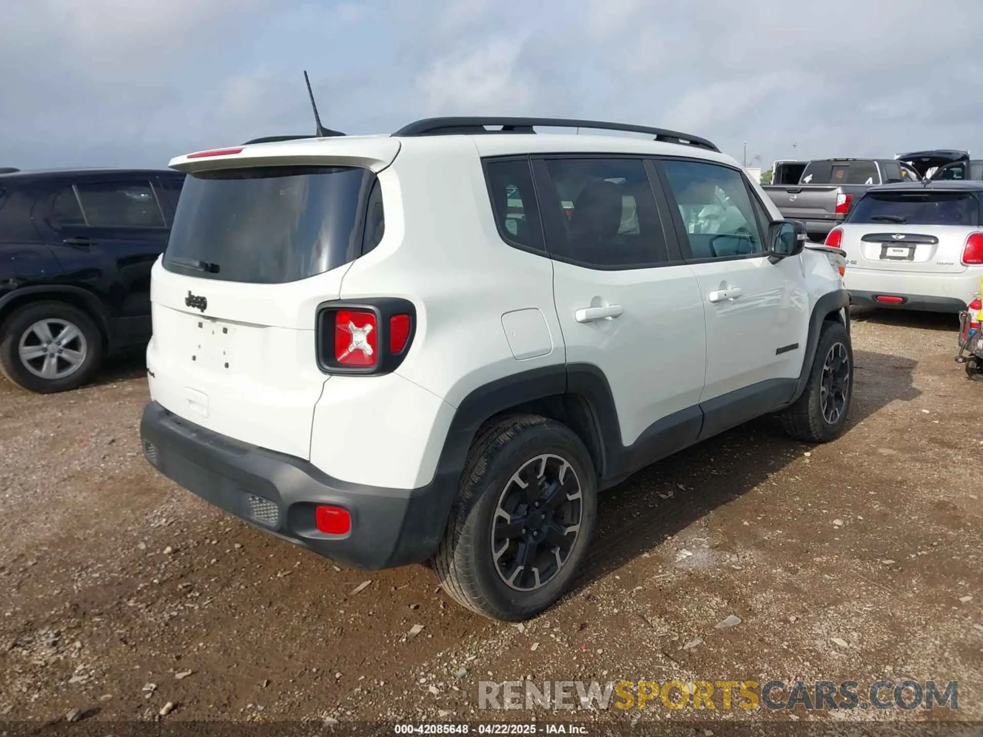 4 fotografías del automóvil dañado ZACNJDB17PPP43823 JEEP RENEGADE 2023