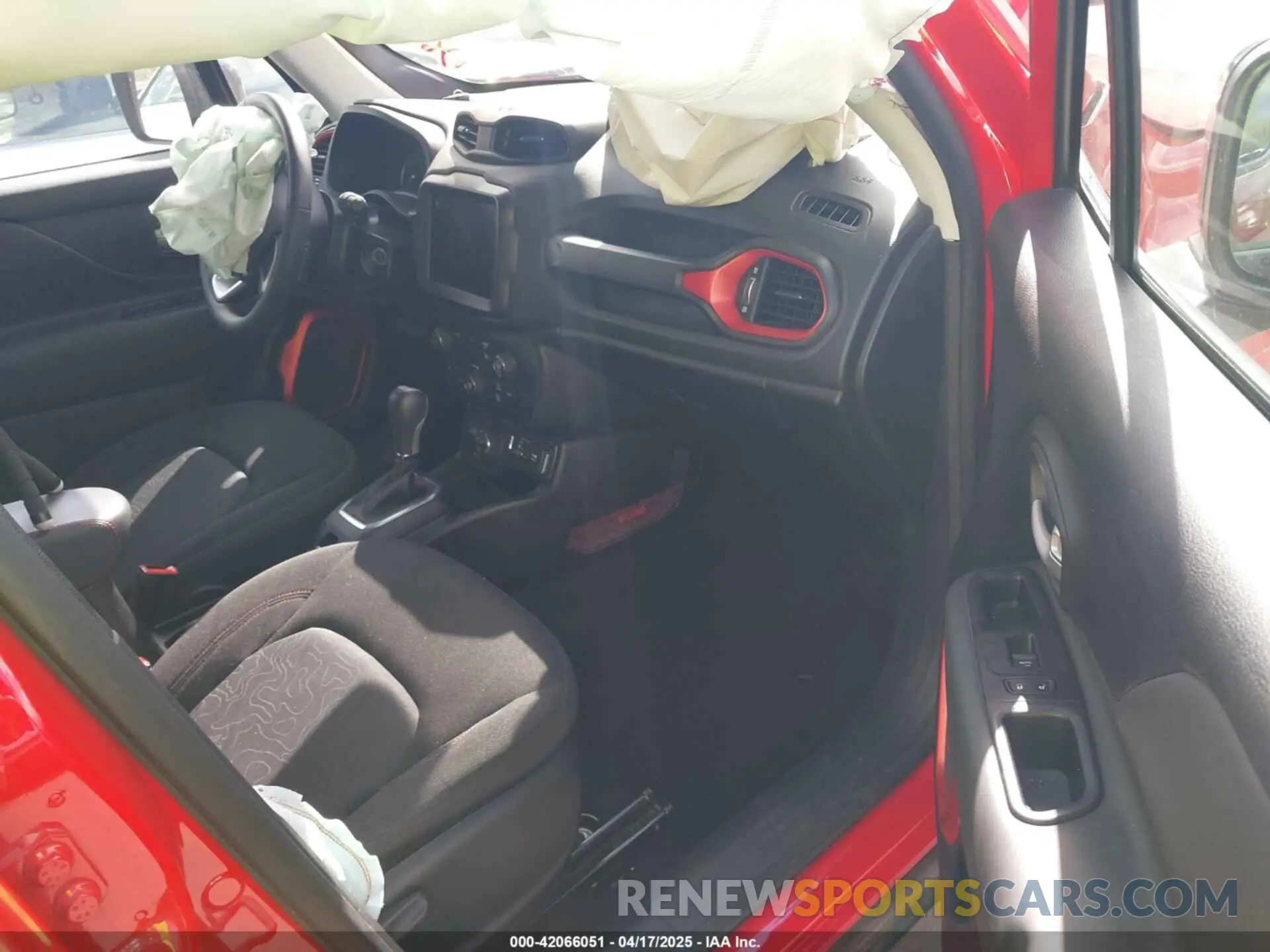 5 fotografías del automóvil dañado ZACNJDC11PPP15305 JEEP RENEGADE 2023