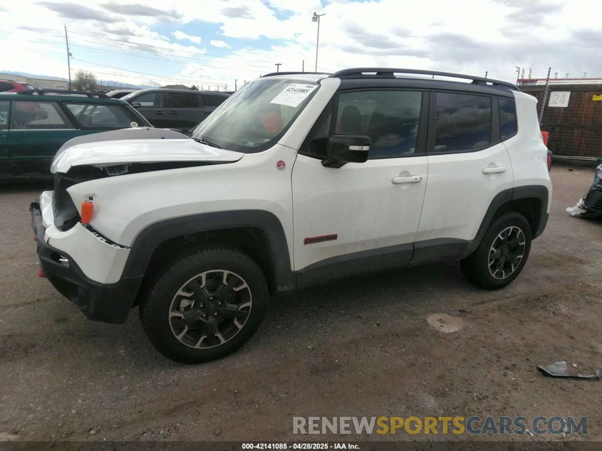 14 fotografías del automóvil dañado ZACNJDC15PPP67715 JEEP RENEGADE 2023