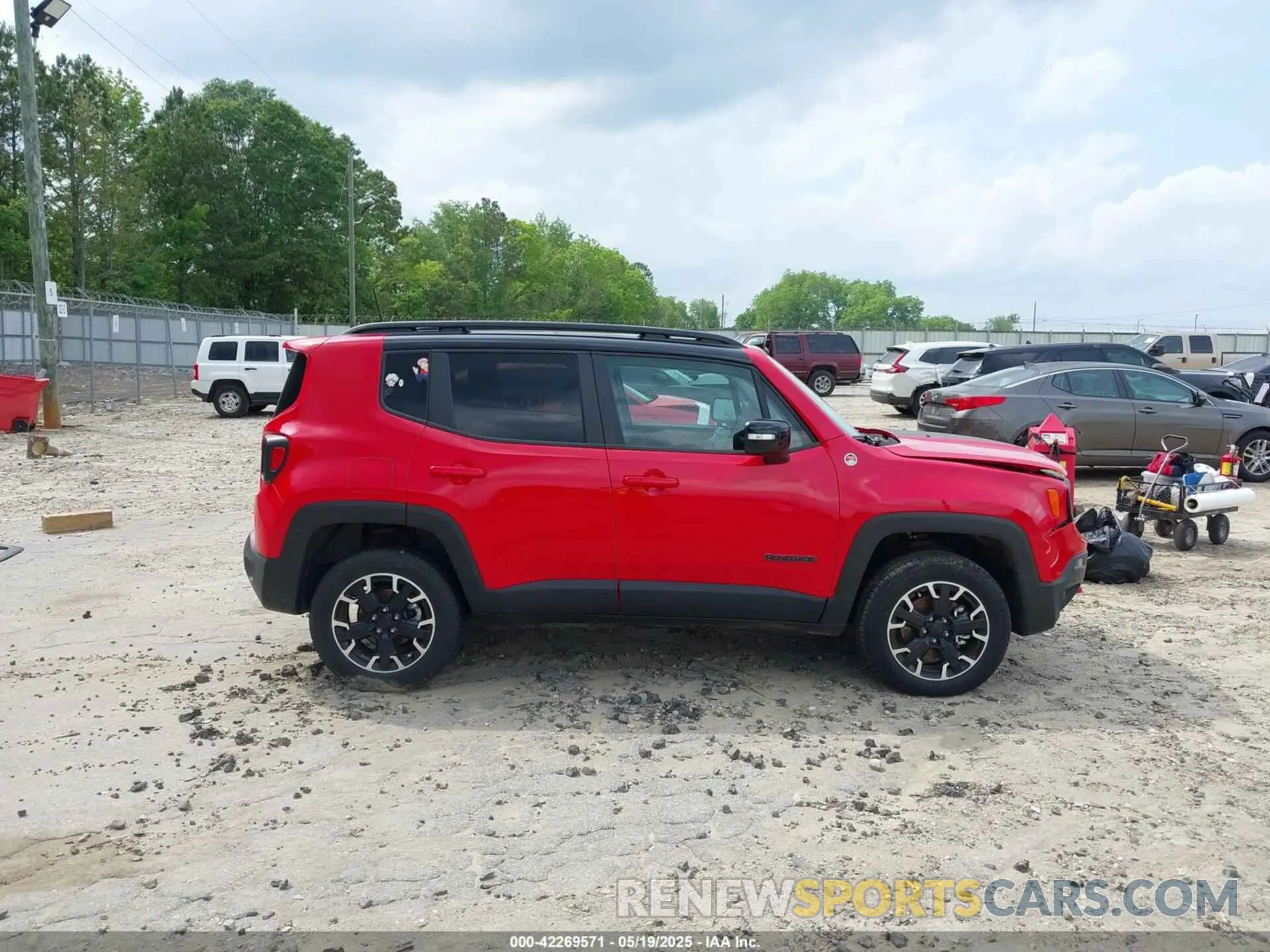 13 fotografías del automóvil dañado ZACNJDC18PPP61388 JEEP RENEGADE 2023