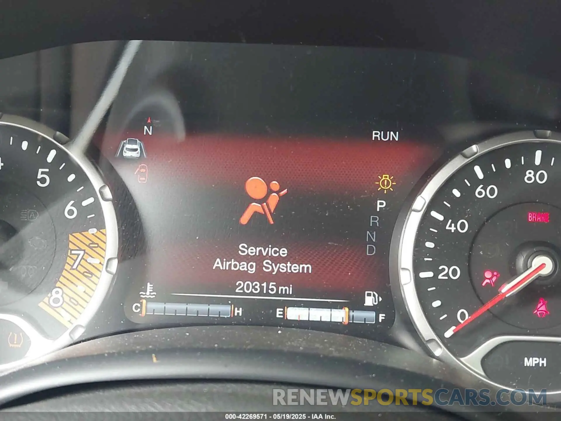 15 fotografías del automóvil dañado ZACNJDC18PPP61388 JEEP RENEGADE 2023