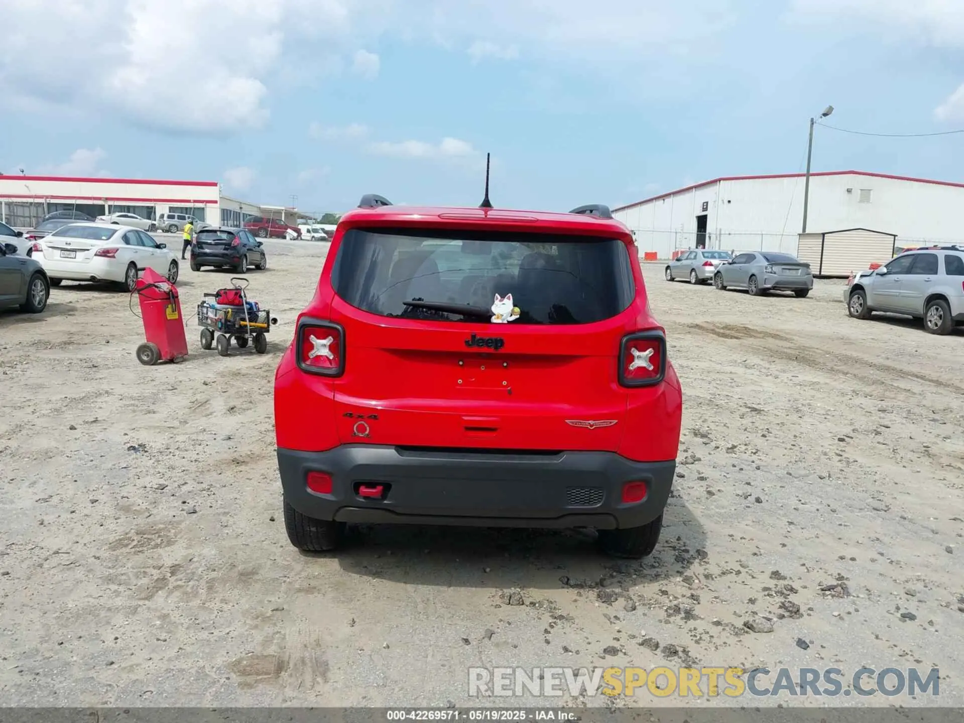 16 fotografías del automóvil dañado ZACNJDC18PPP61388 JEEP RENEGADE 2023