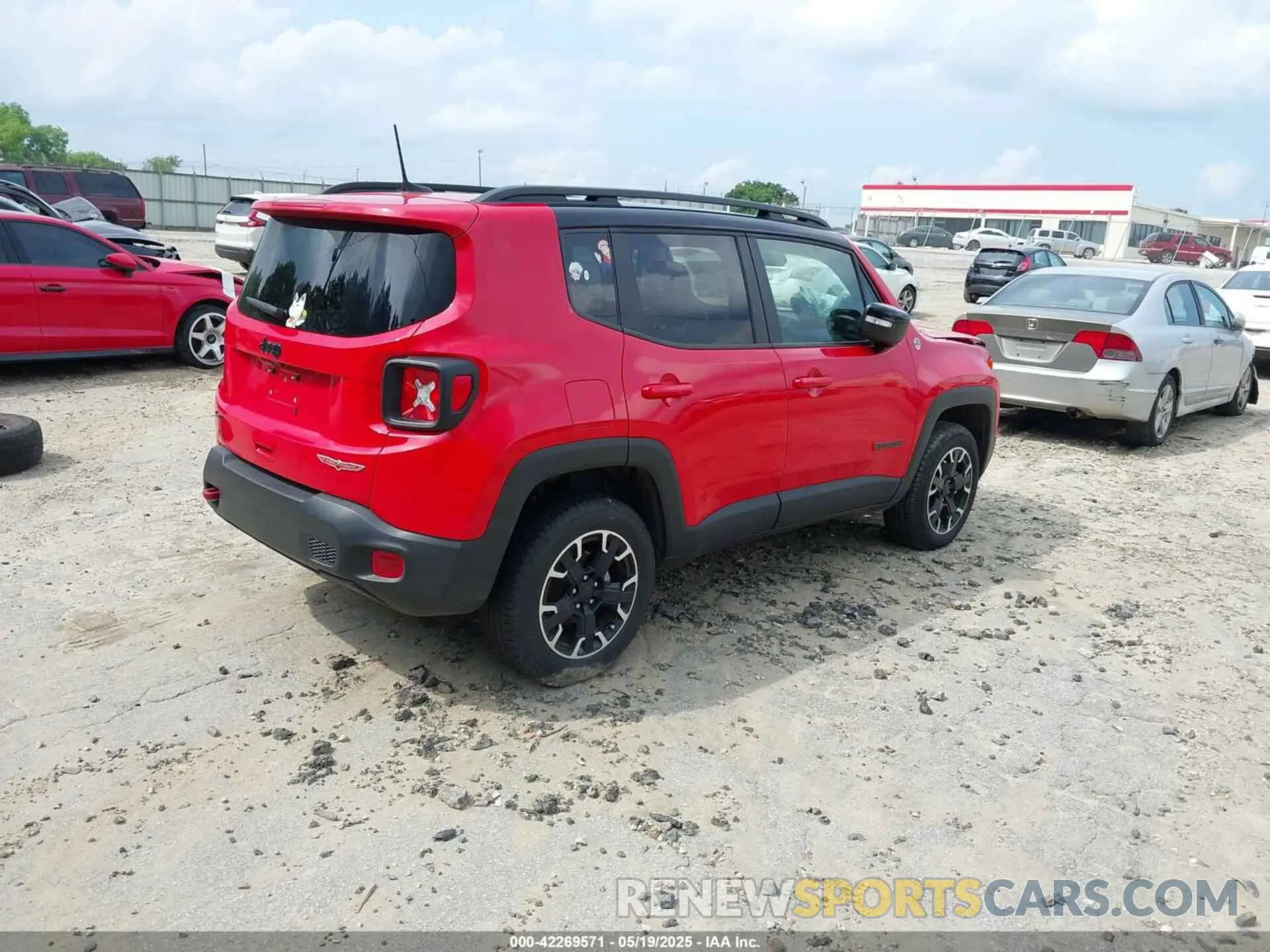 4 fotografías del automóvil dañado ZACNJDC18PPP61388 JEEP RENEGADE 2023