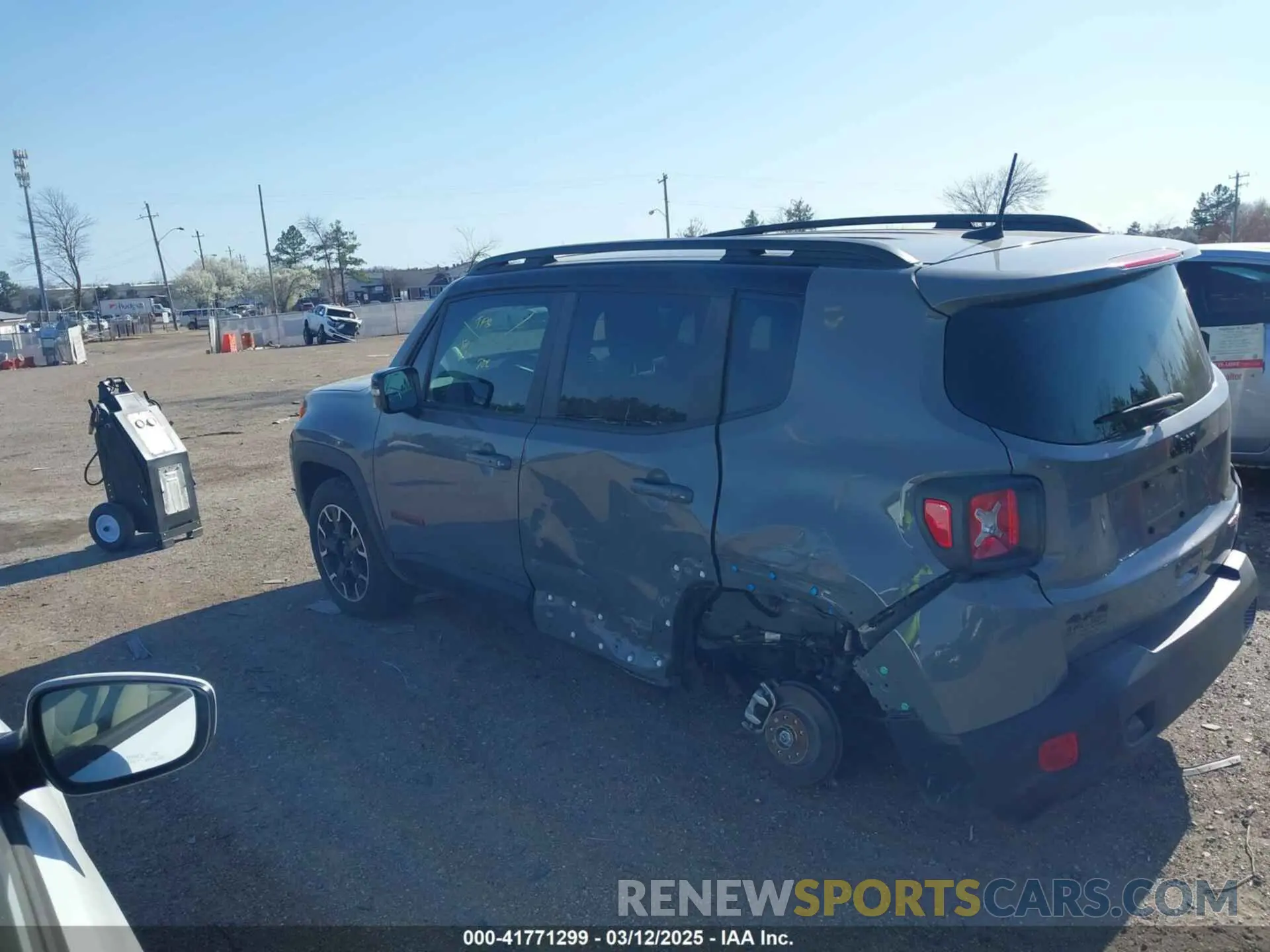 14 fotografías del automóvil dañado ZACNJDC19PPP27959 JEEP RENEGADE 2023