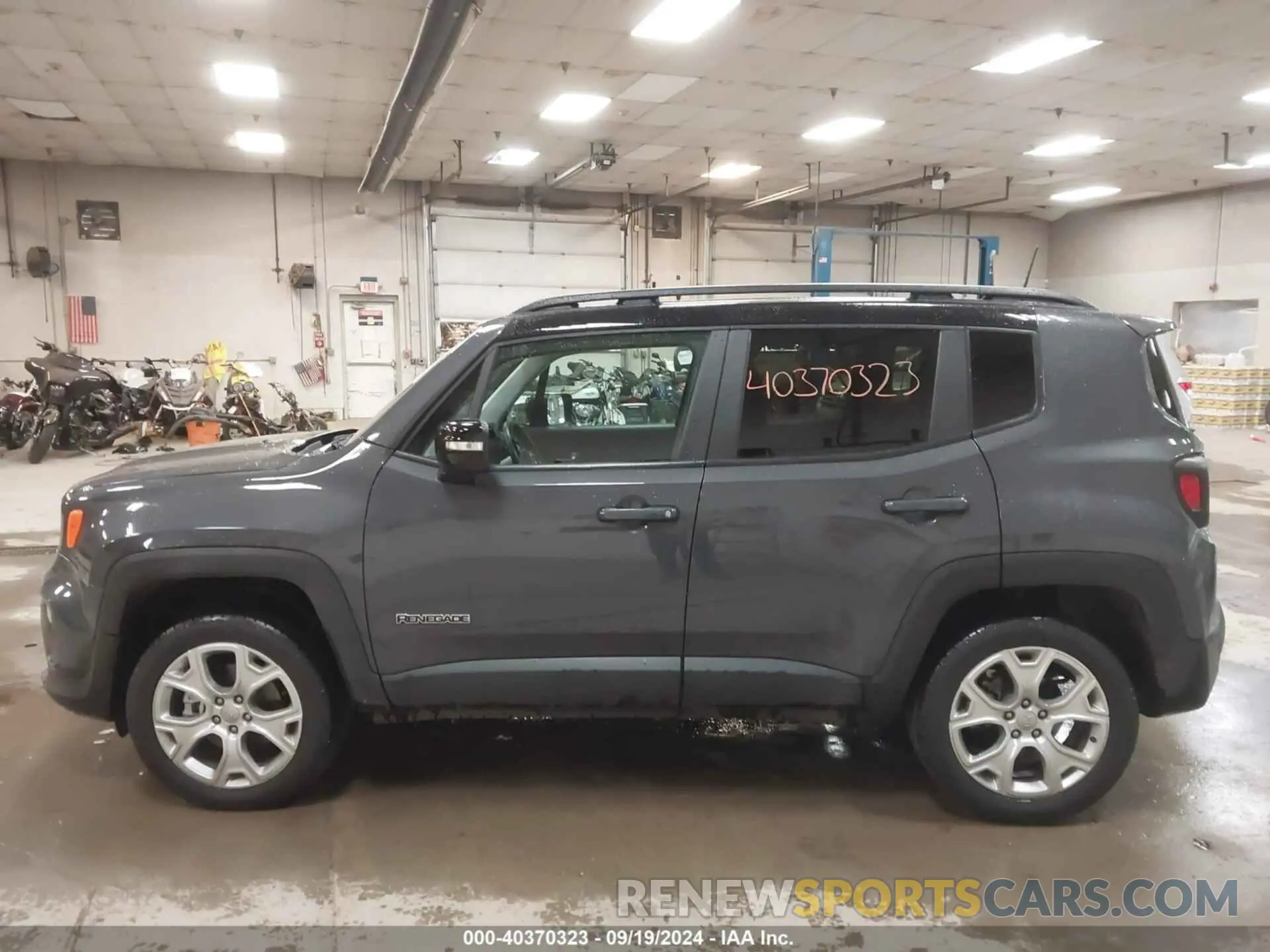 14 fotografías del automóvil dañado ZACNJDD10PPP14158 JEEP RENEGADE 2023