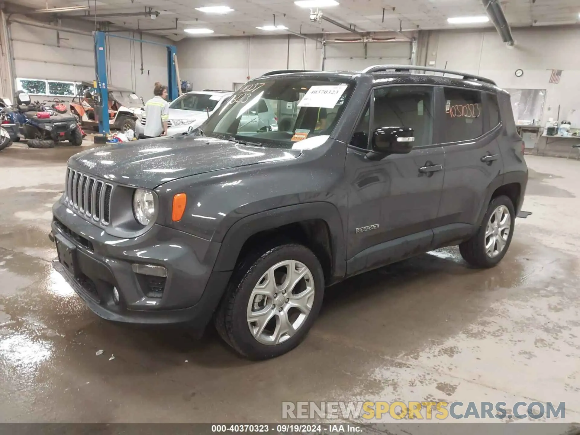 2 fotografías del automóvil dañado ZACNJDD10PPP14158 JEEP RENEGADE 2023