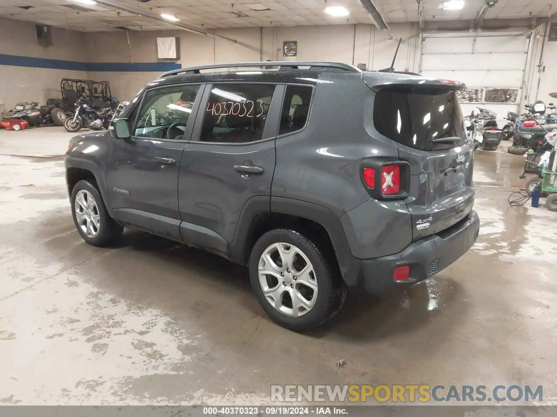 3 fotografías del automóvil dañado ZACNJDD10PPP14158 JEEP RENEGADE 2023