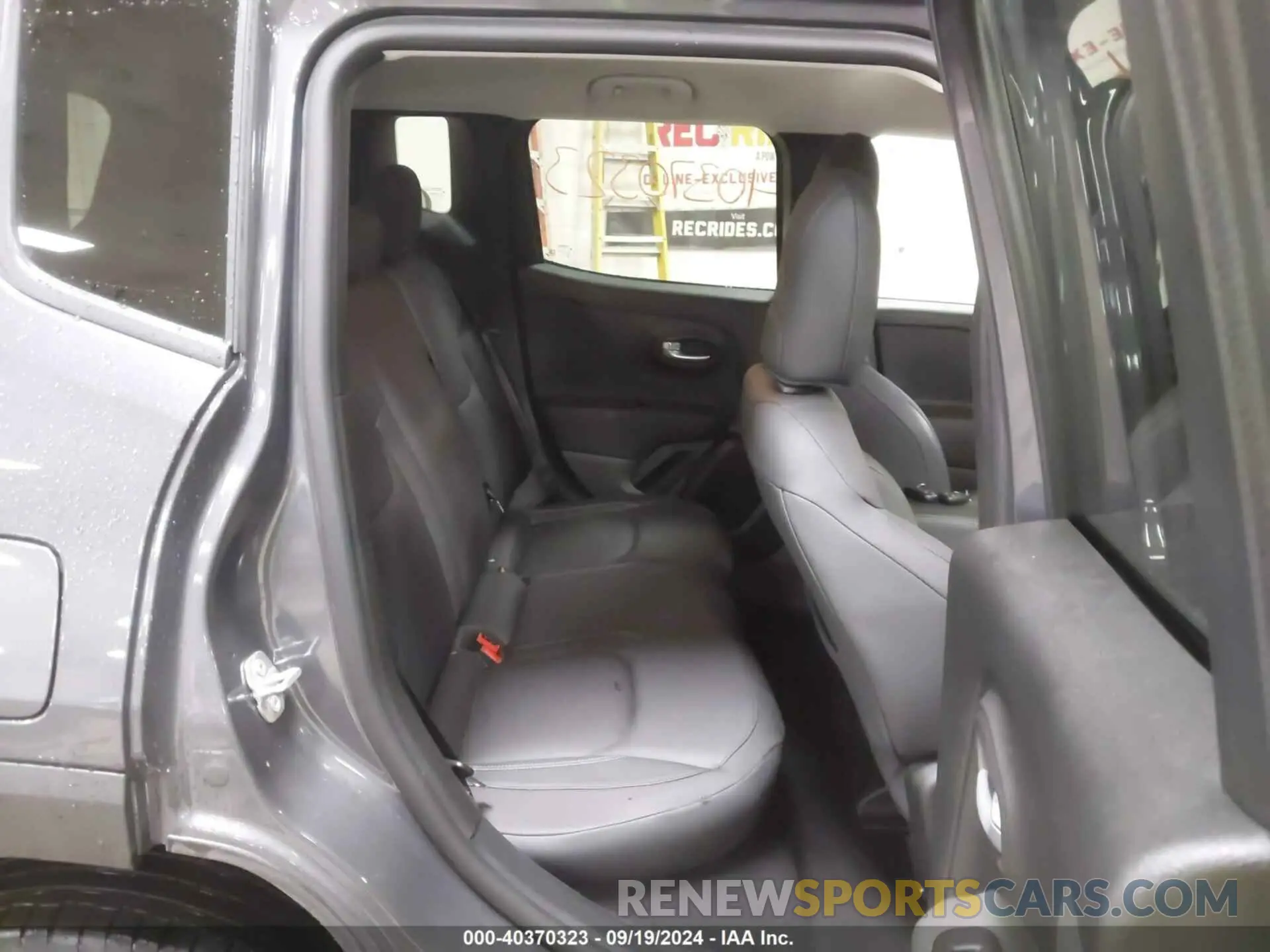 8 fotografías del automóvil dañado ZACNJDD10PPP14158 JEEP RENEGADE 2023