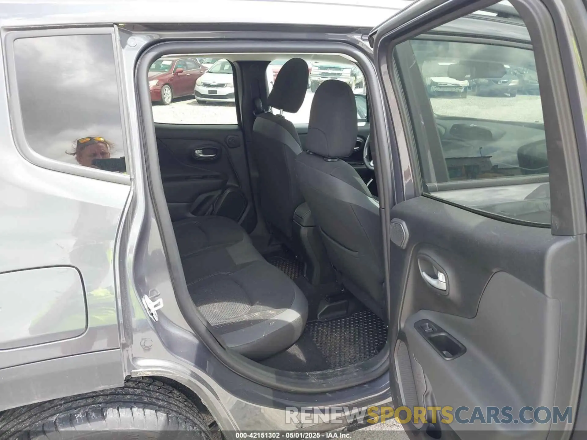 8 fotografías del automóvil dañado ZACNJDE14PPP10533 JEEP RENEGADE 2023