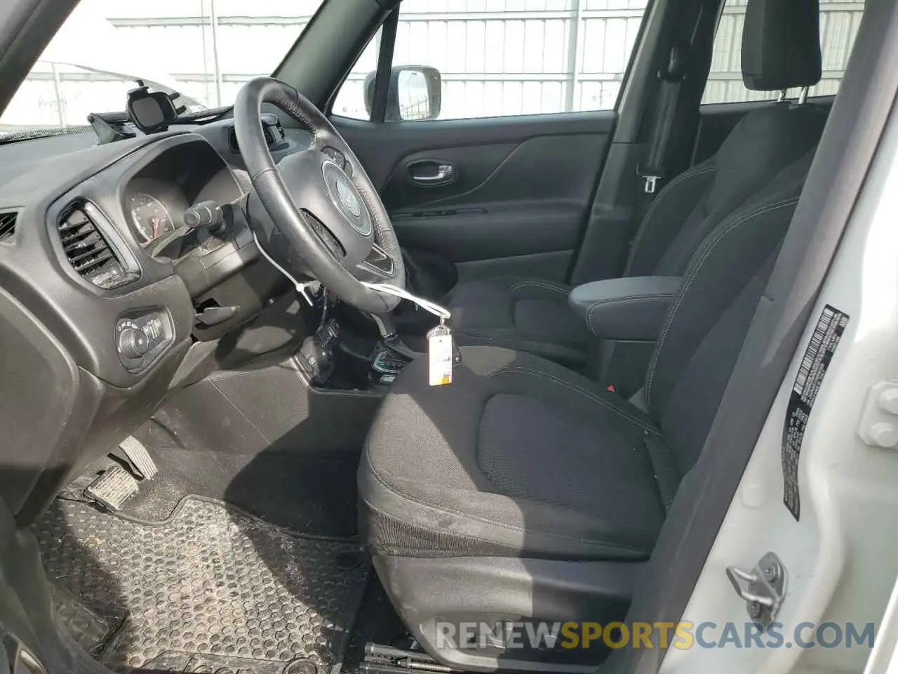 7 fotografías del automóvil dañado ZACNJDE17NPN81538 JEEP RENEGADE A 2022