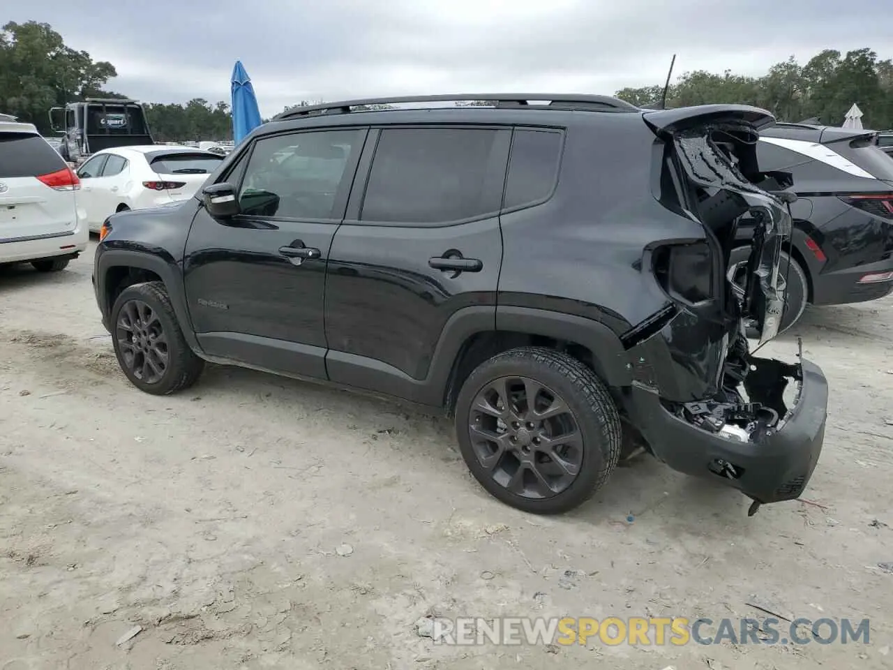 2 fotografías del automóvil dañado ZACNJDE15PPP73186 JEEP RENEGADE A 2023