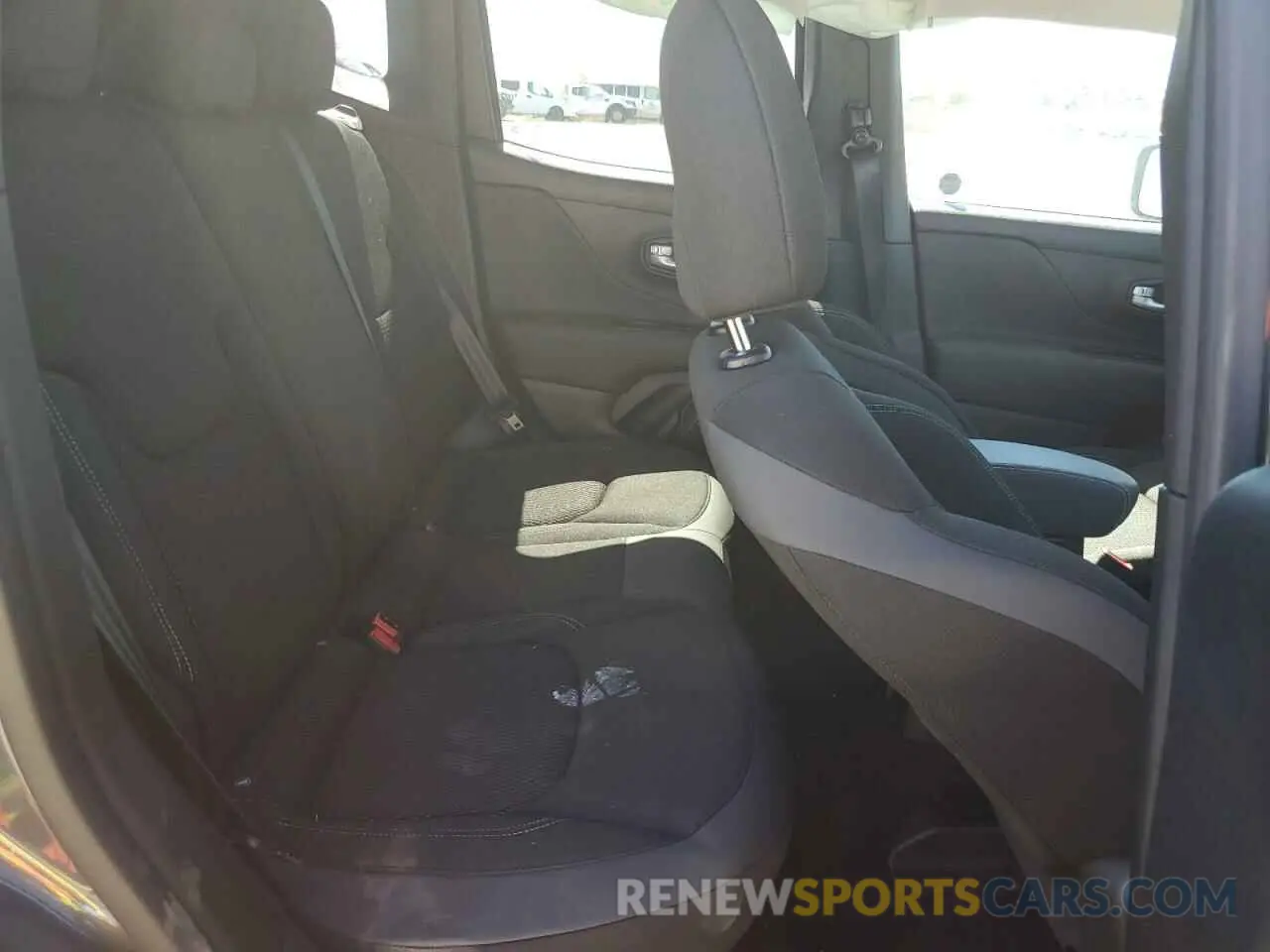 11 fotografías del automóvil dañado ZACNJDE17PPP31232 JEEP RENEGADE A 2023
