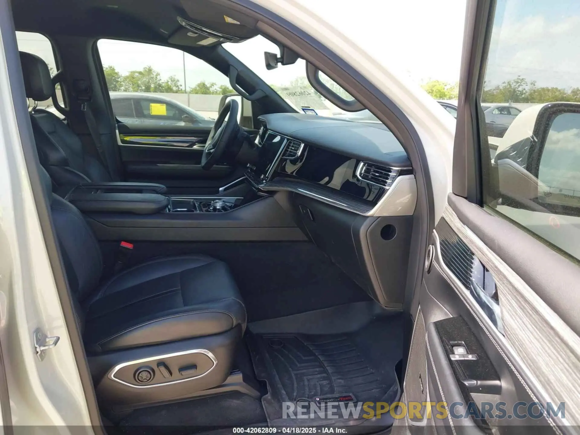 5 fotografías del automóvil dañado 1C4SJUBT2NS181344 JEEP WAGONEER 2022