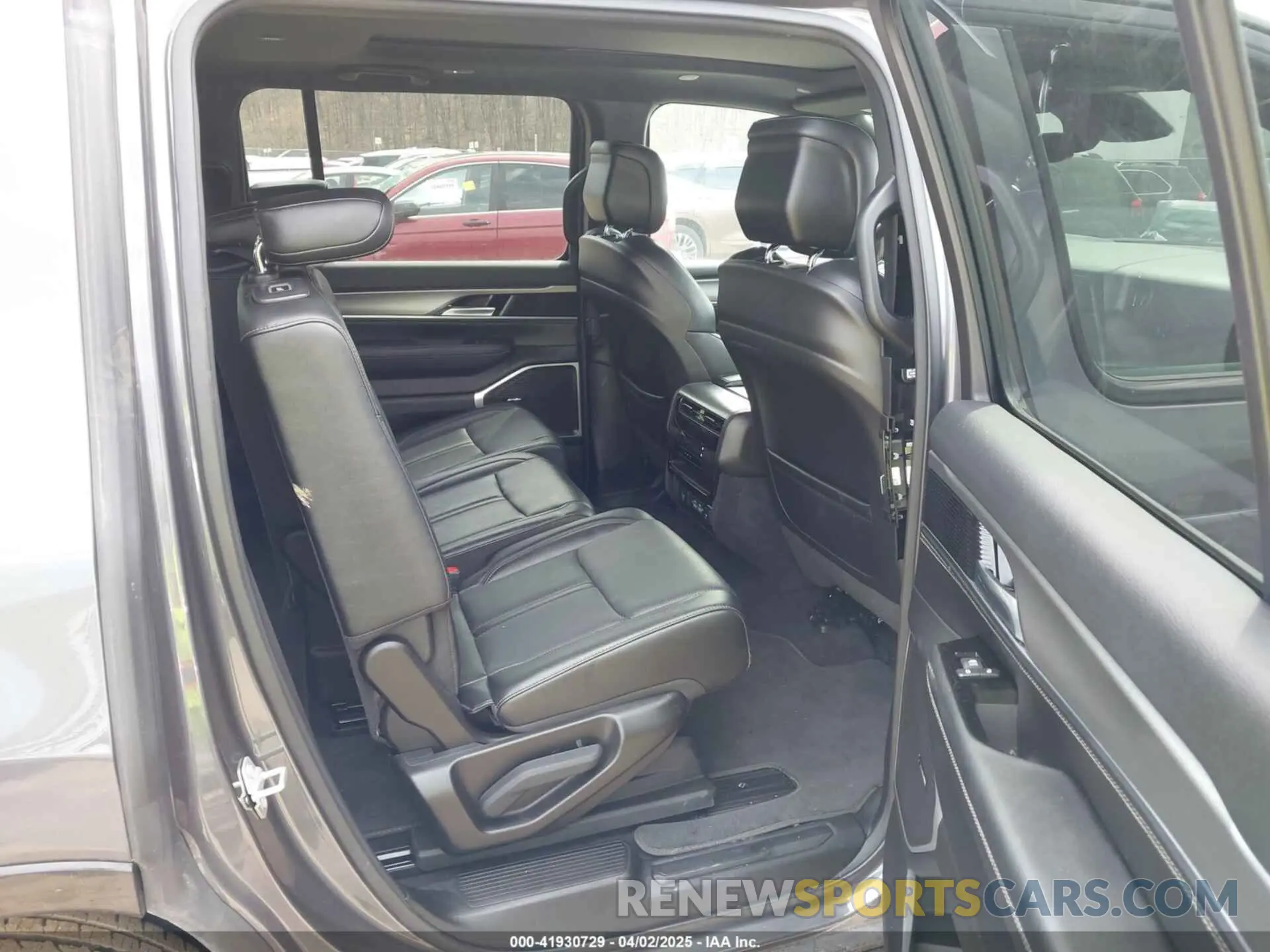 8 fotografías del automóvil dañado 1C4SJUBP8PS563044 JEEP WAGONEER 2023