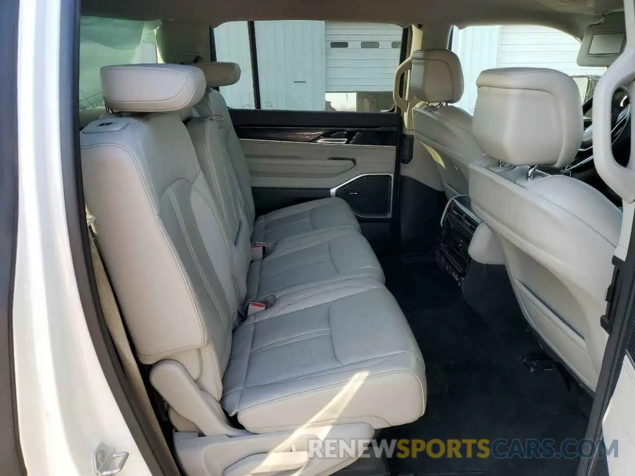11 fotografías del automóvil dañado 1C4SJUAP3RS122152 JEEP WAGONEER 2024